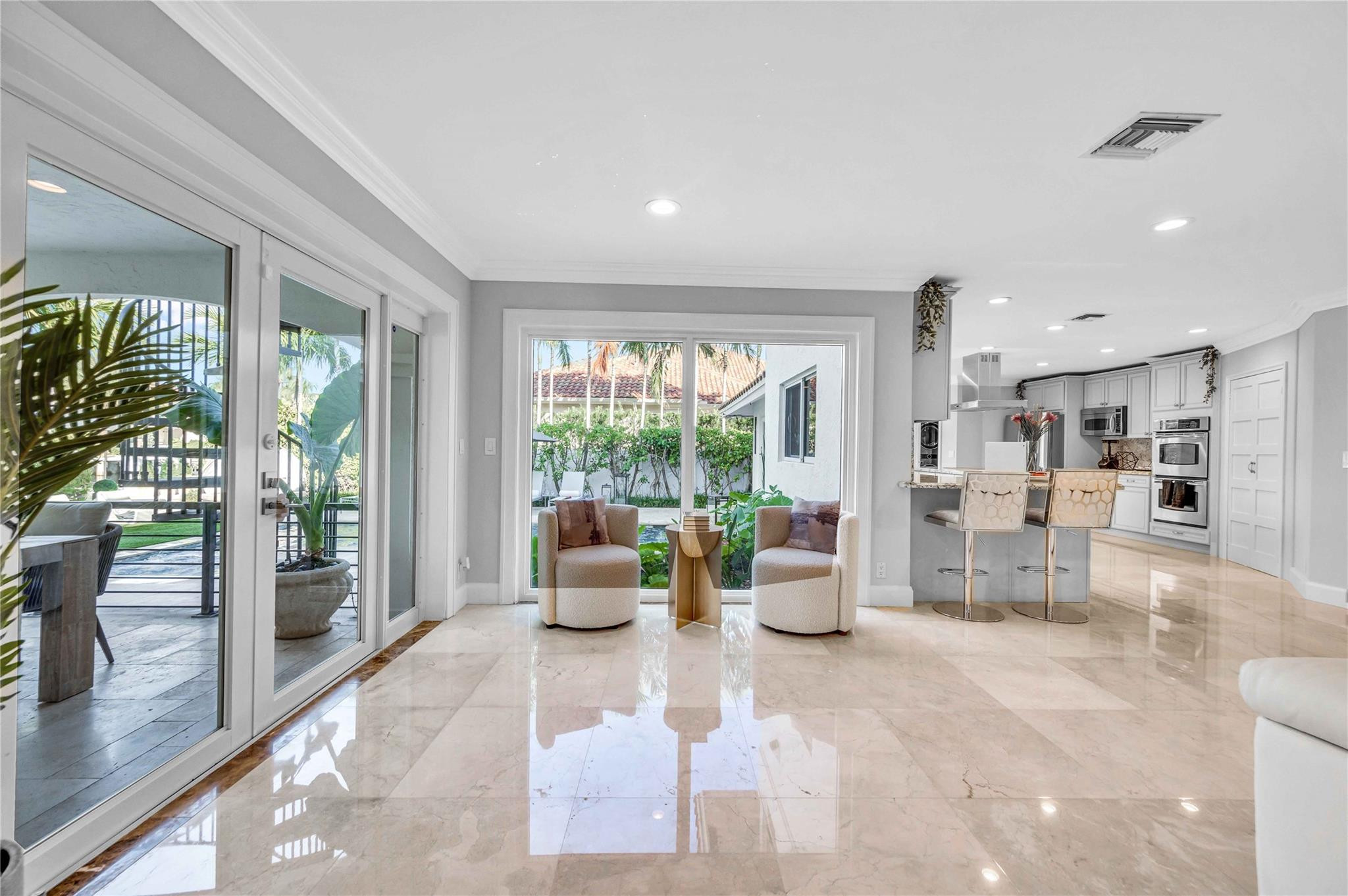 2323 Delmar Pl