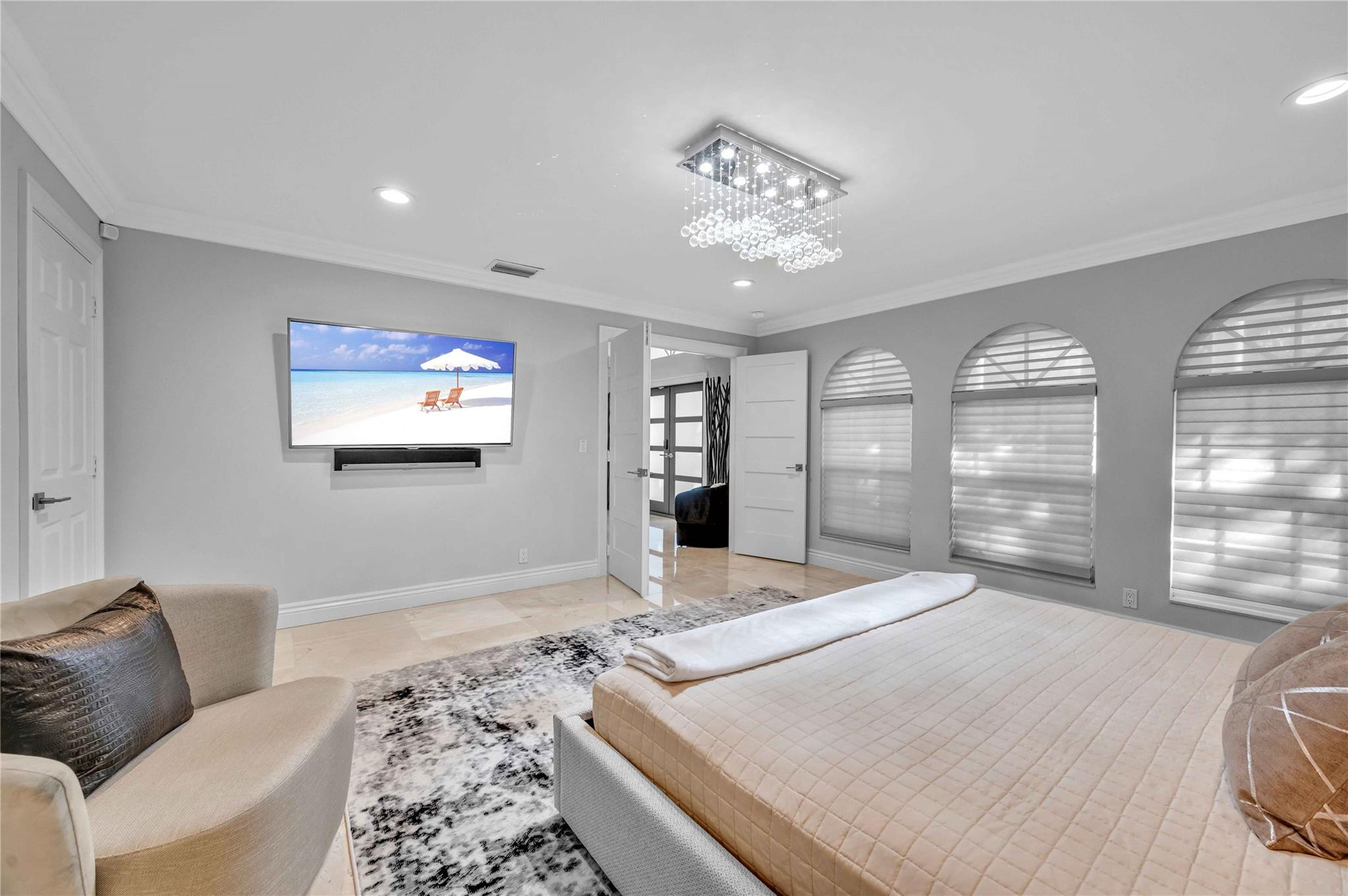2323 Delmar Pl