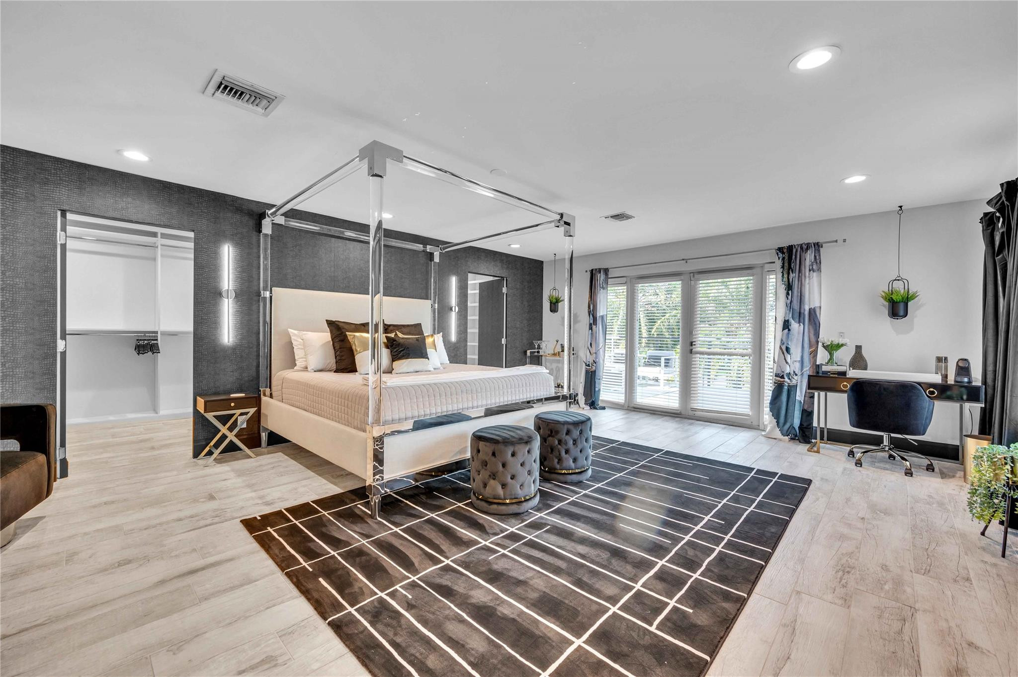 2323 Delmar Pl