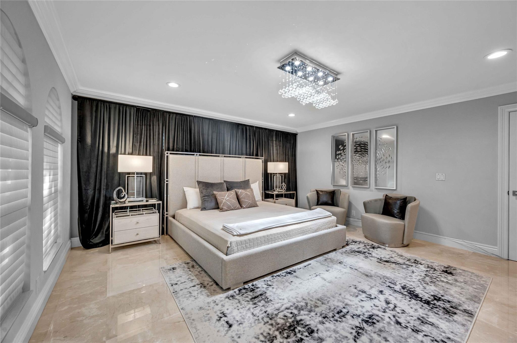 2323 Delmar Pl