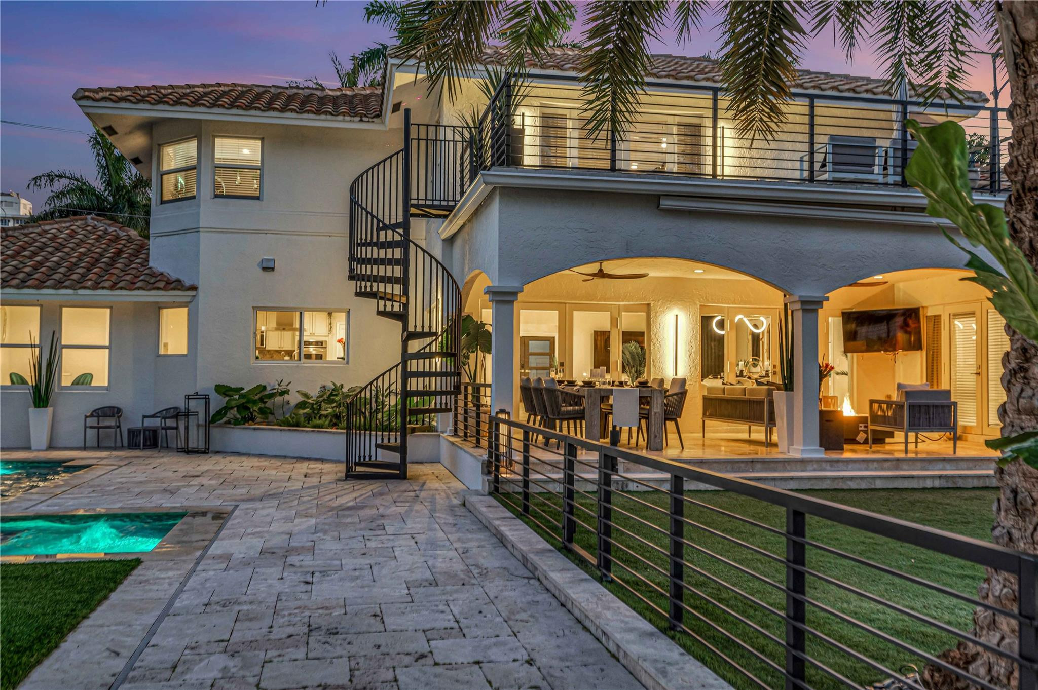 2323 Delmar Pl