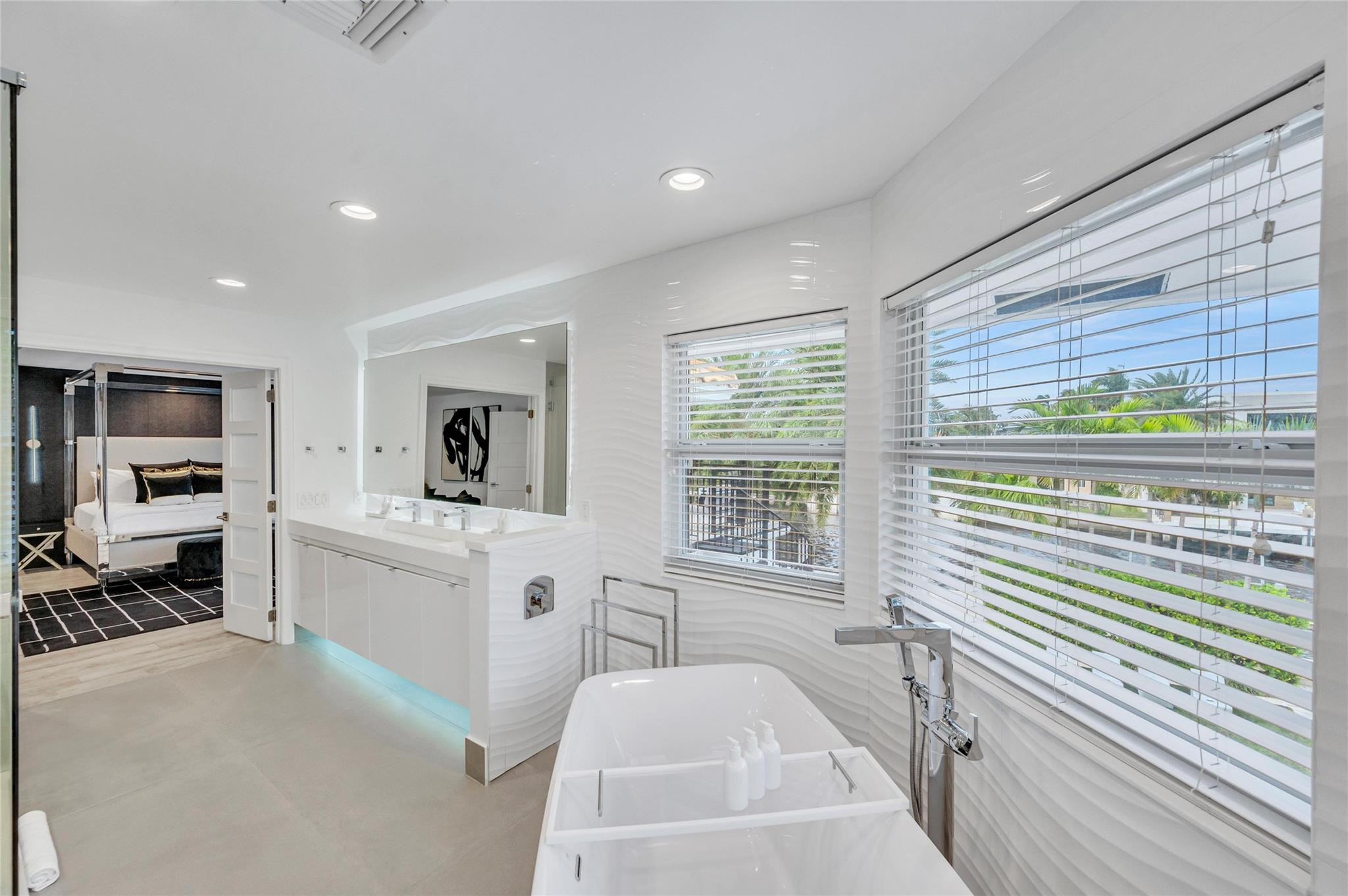 2323 Delmar Pl