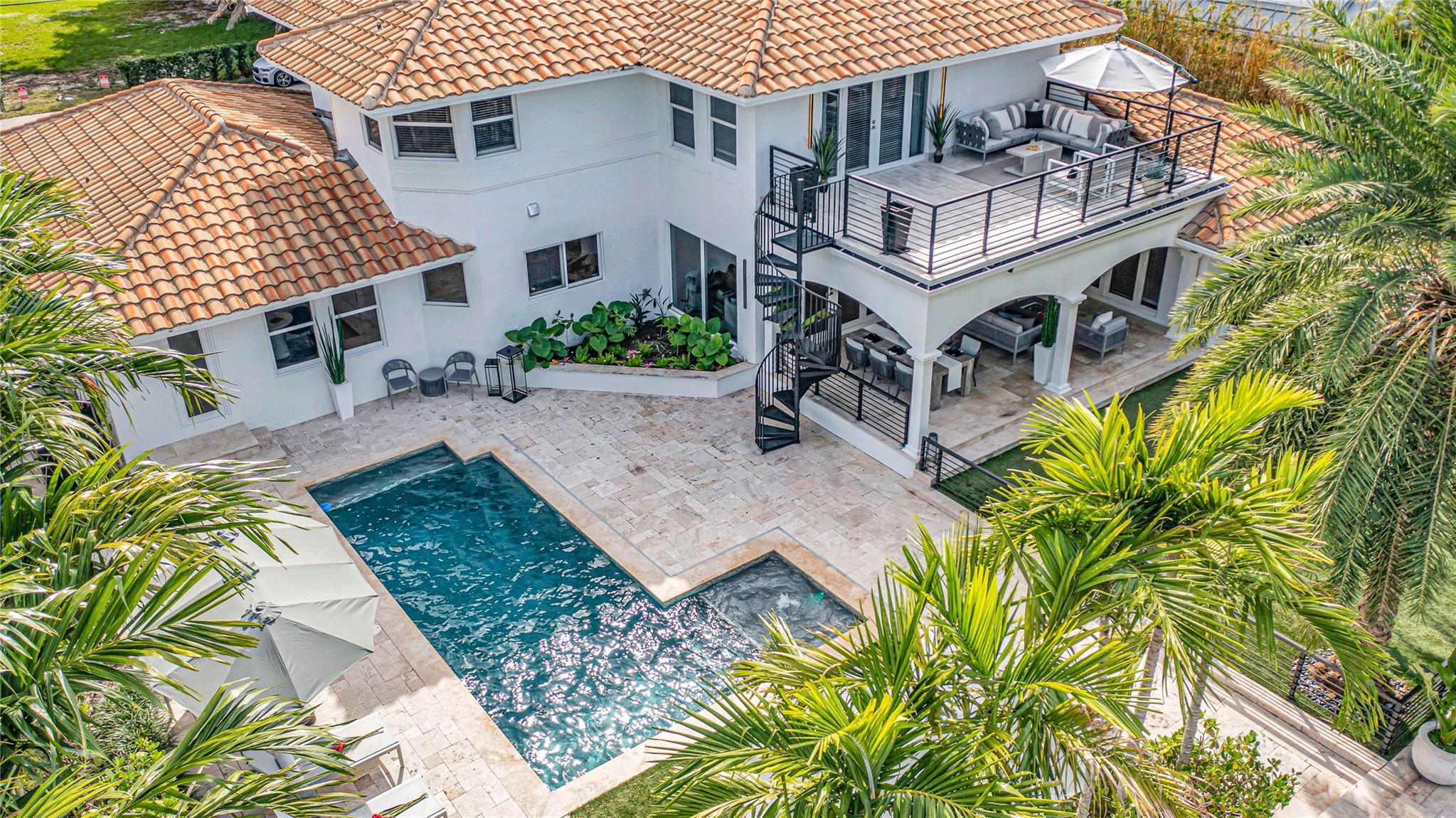 2323 Delmar Pl