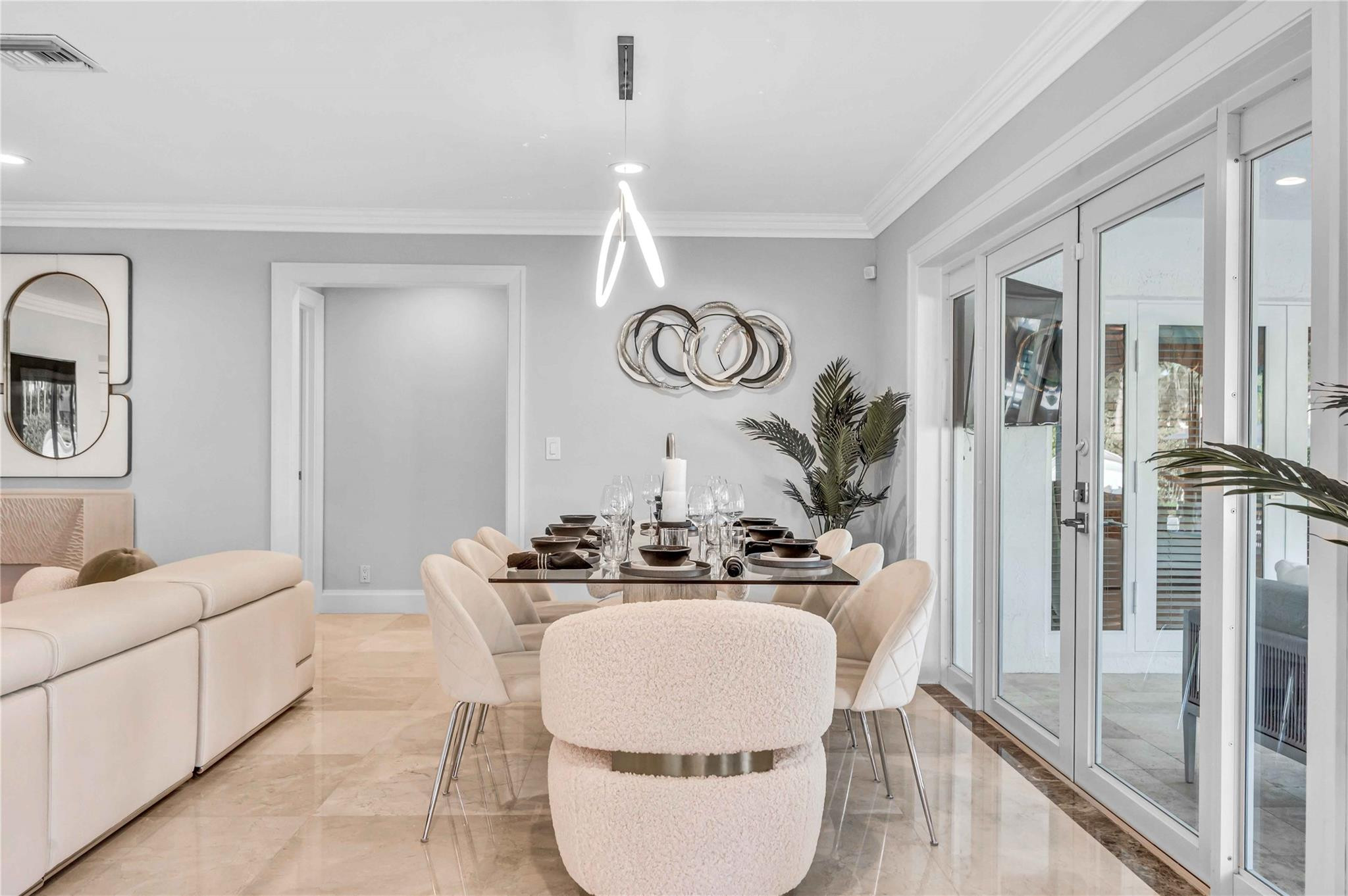 2323 Delmar Pl