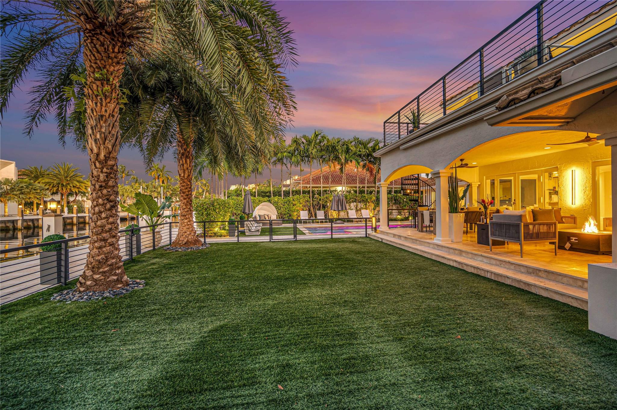 2323 Delmar Pl