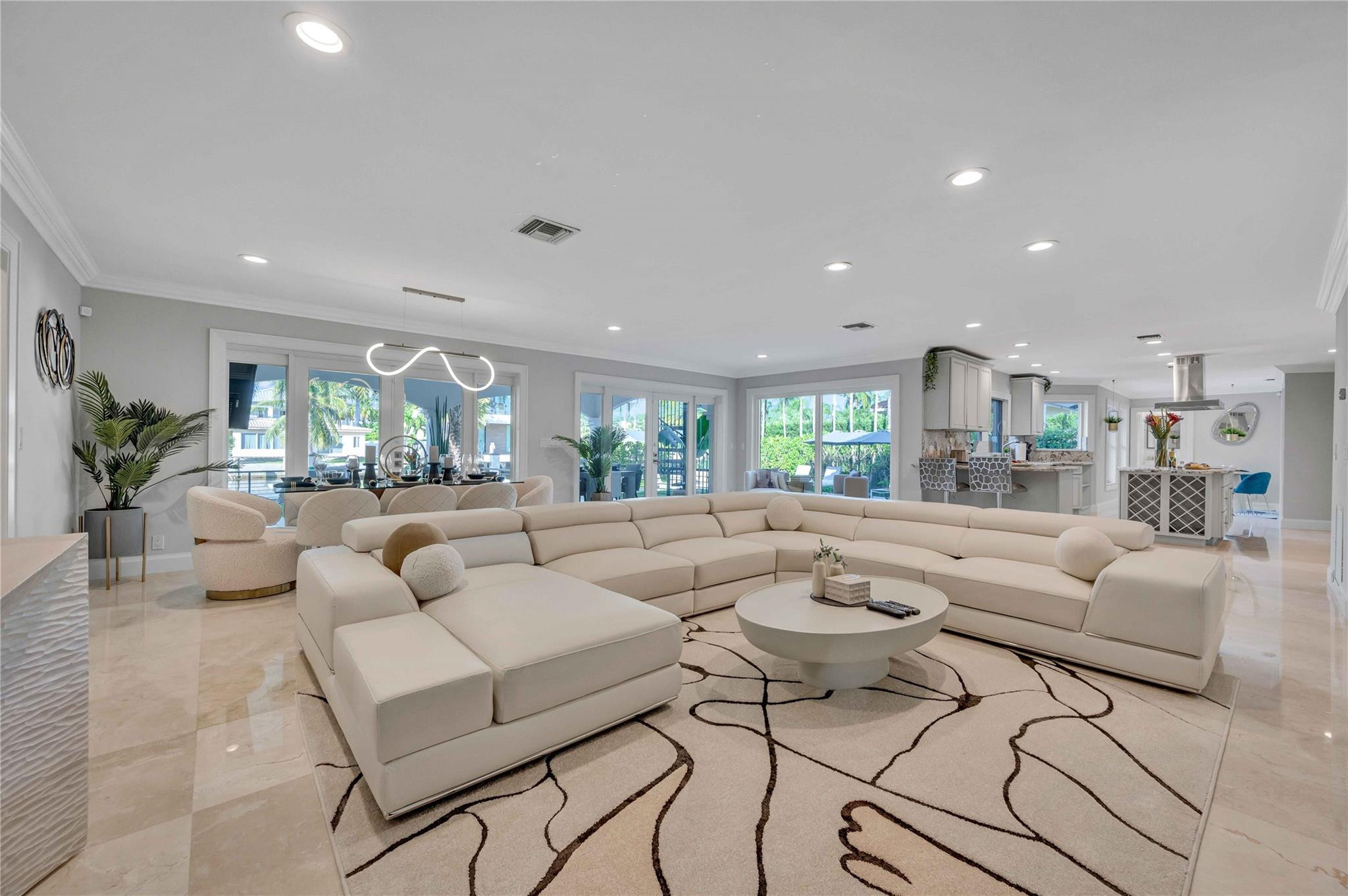 2323 Delmar Pl