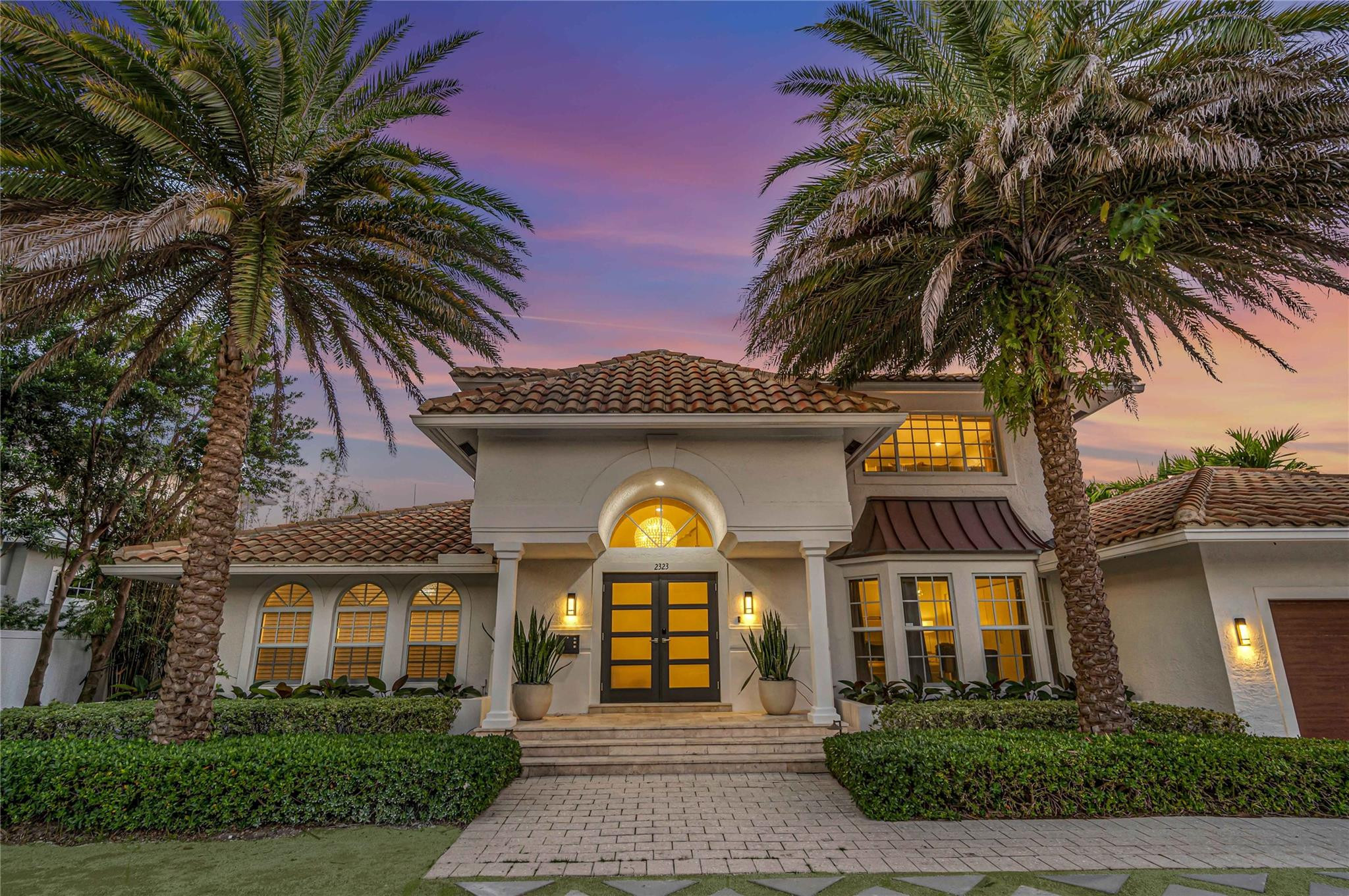 2323 Delmar Pl
