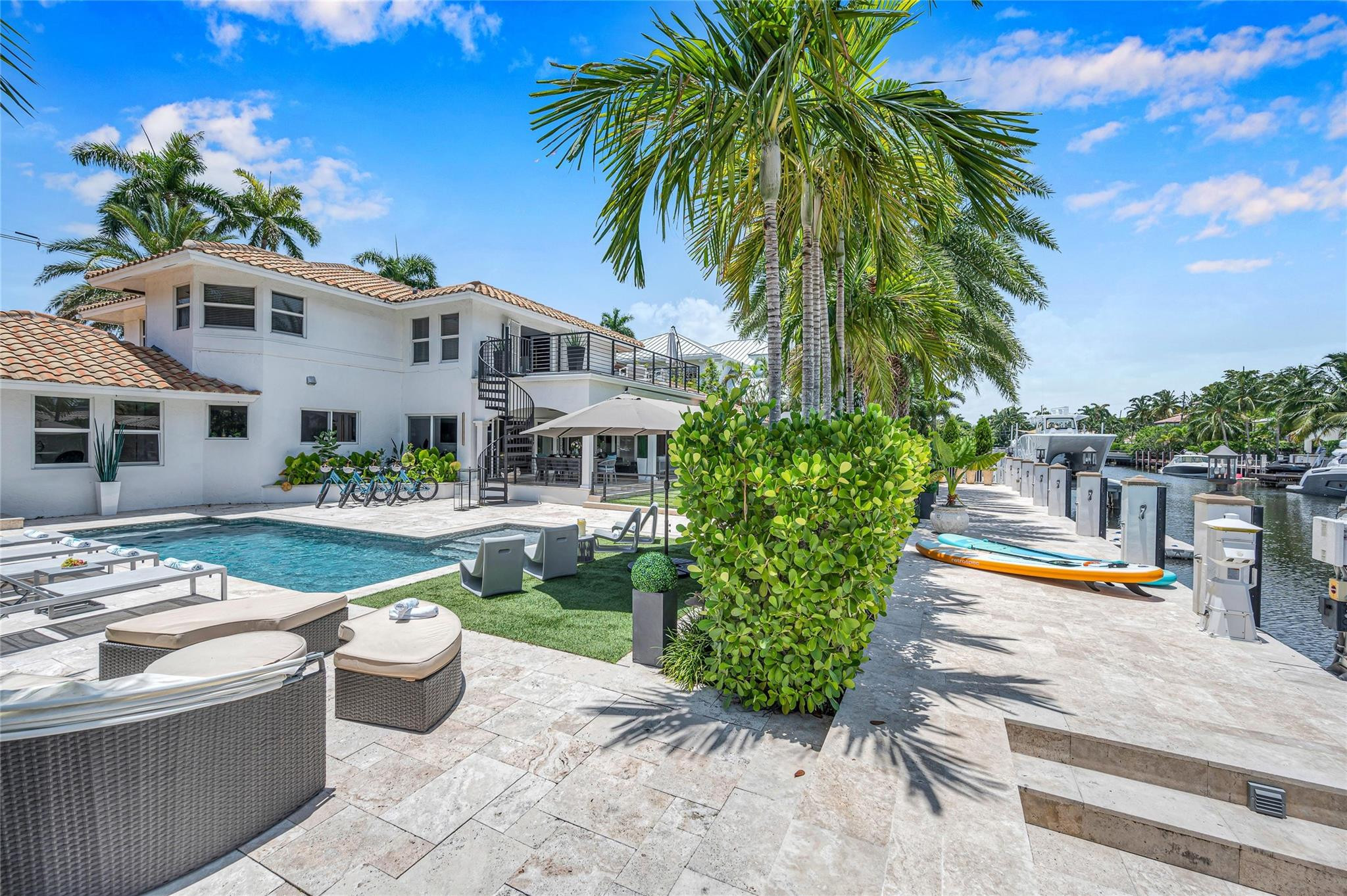2323 Delmar Pl
