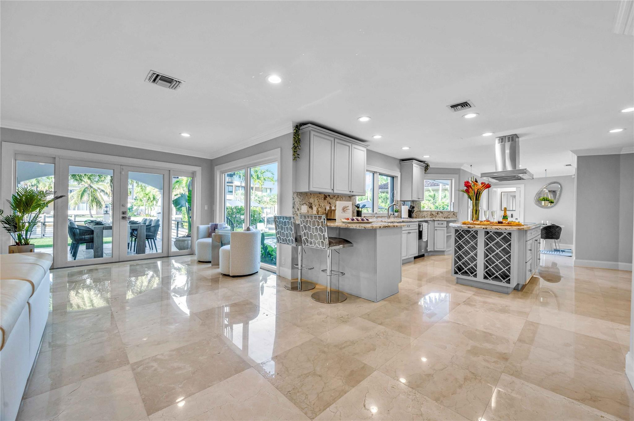 2323 Delmar Pl