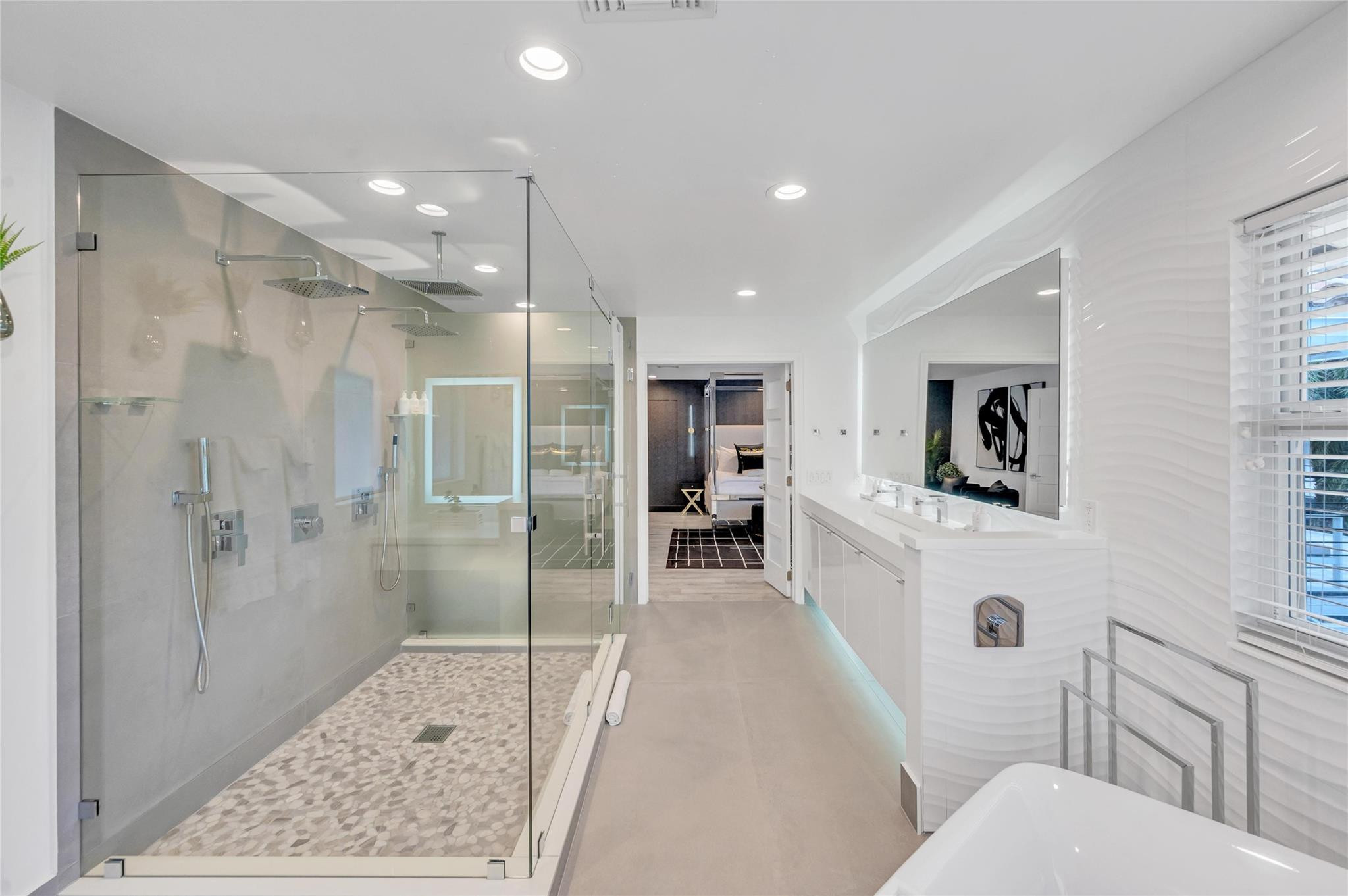 2323 Delmar Pl