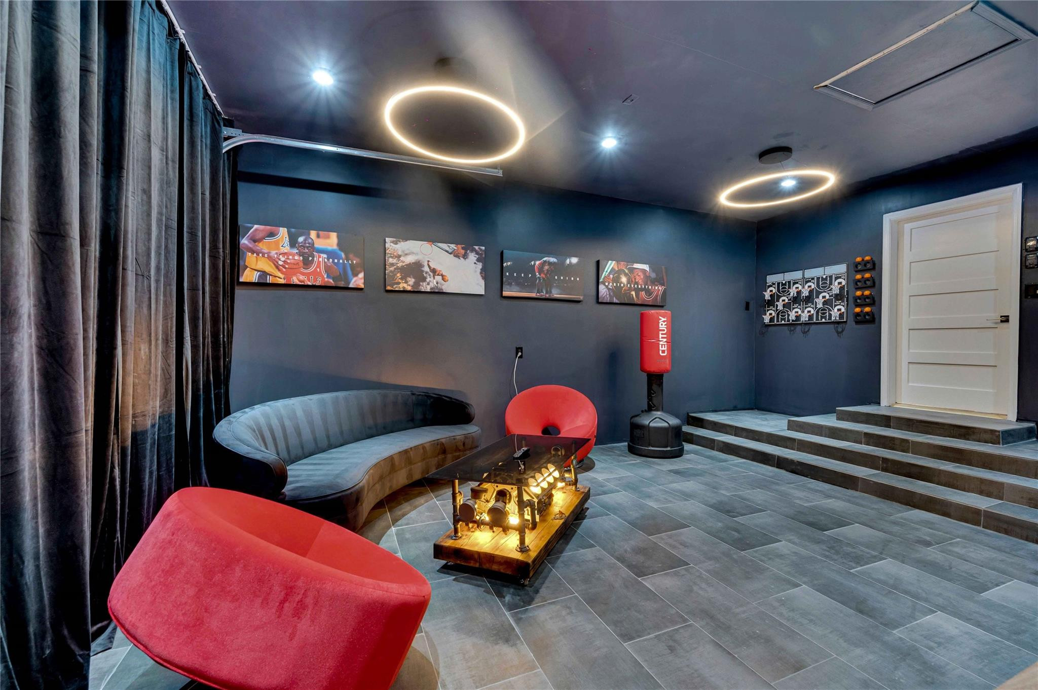 2323 Delmar Pl