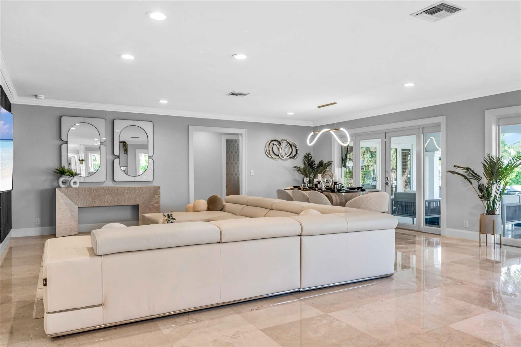 2323 Delmar Pl