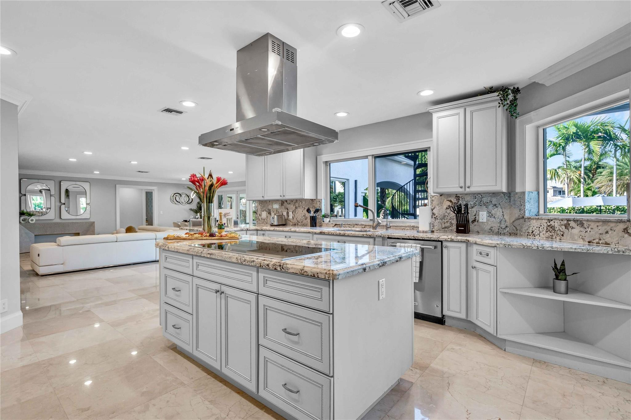 2323 Delmar Pl