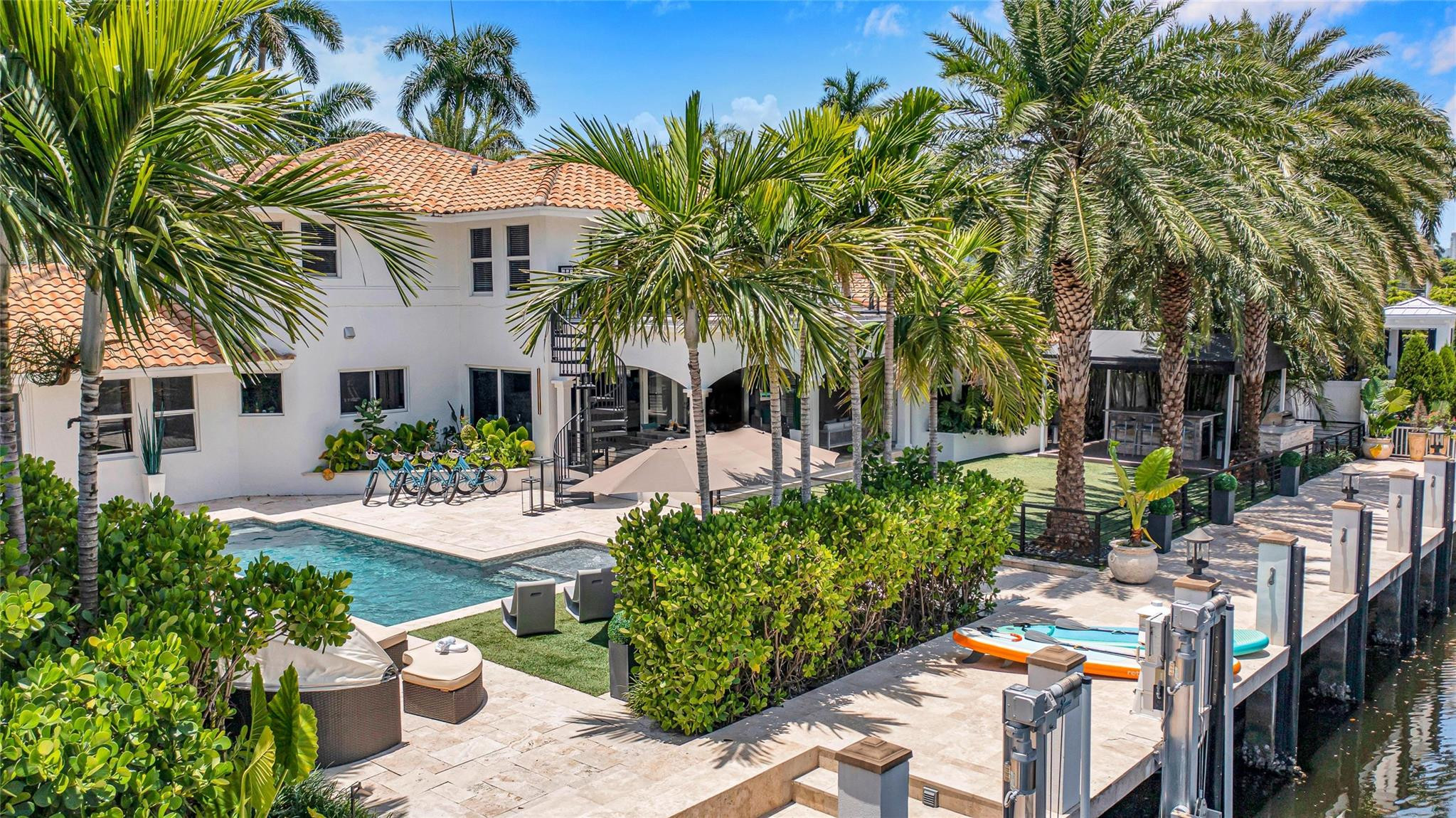 2323 Delmar Pl