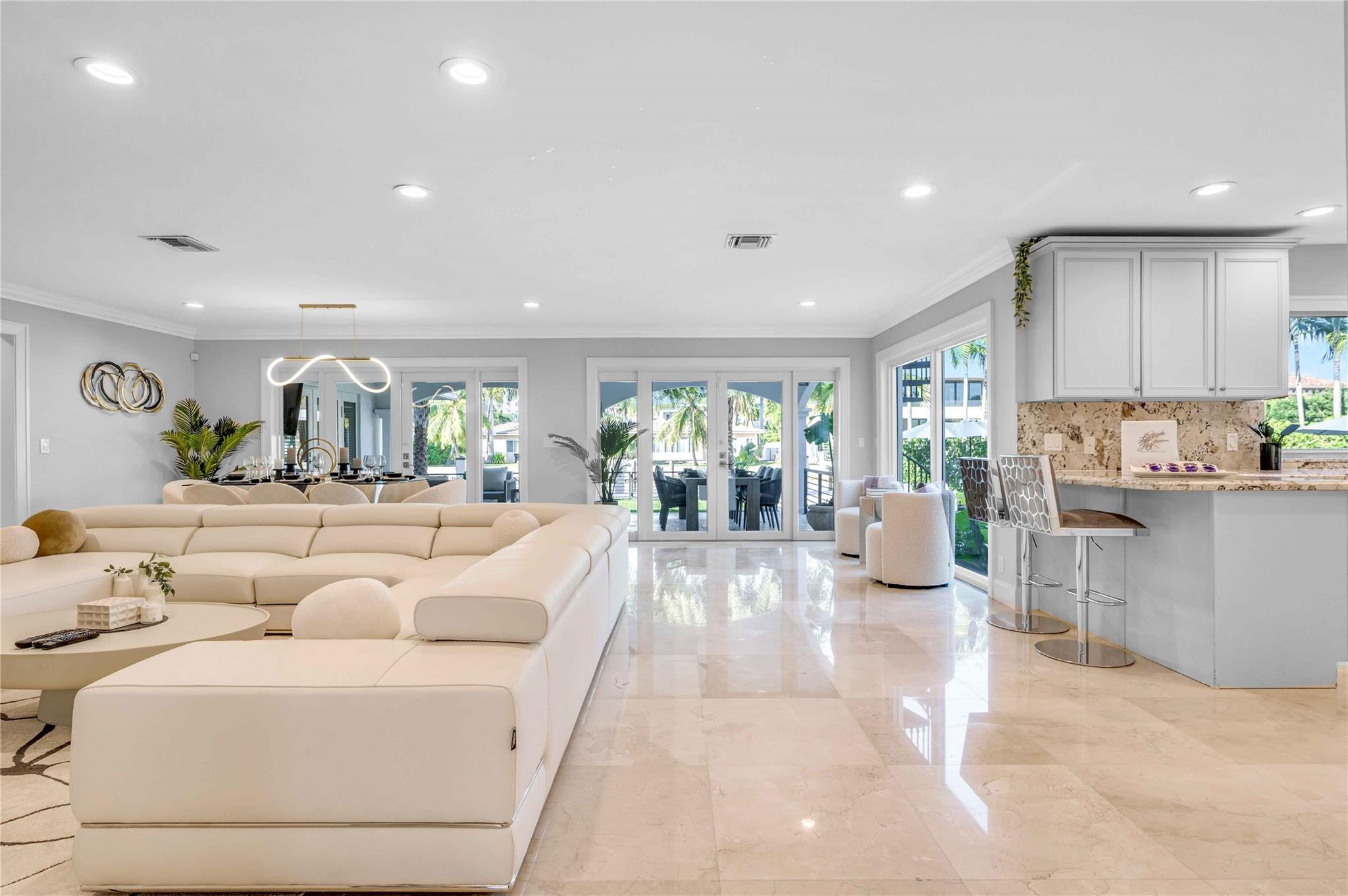 2323 Delmar Pl