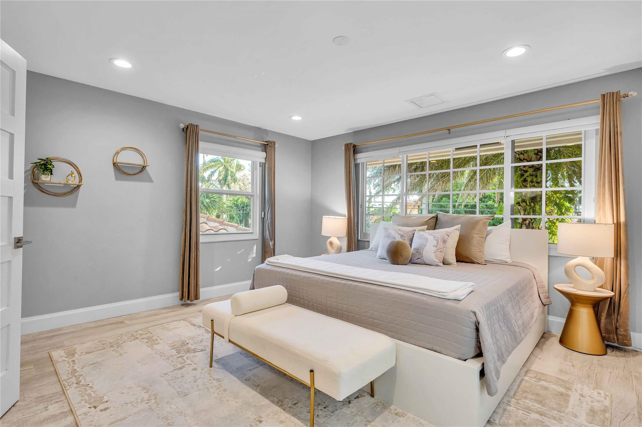 2323 Delmar Pl