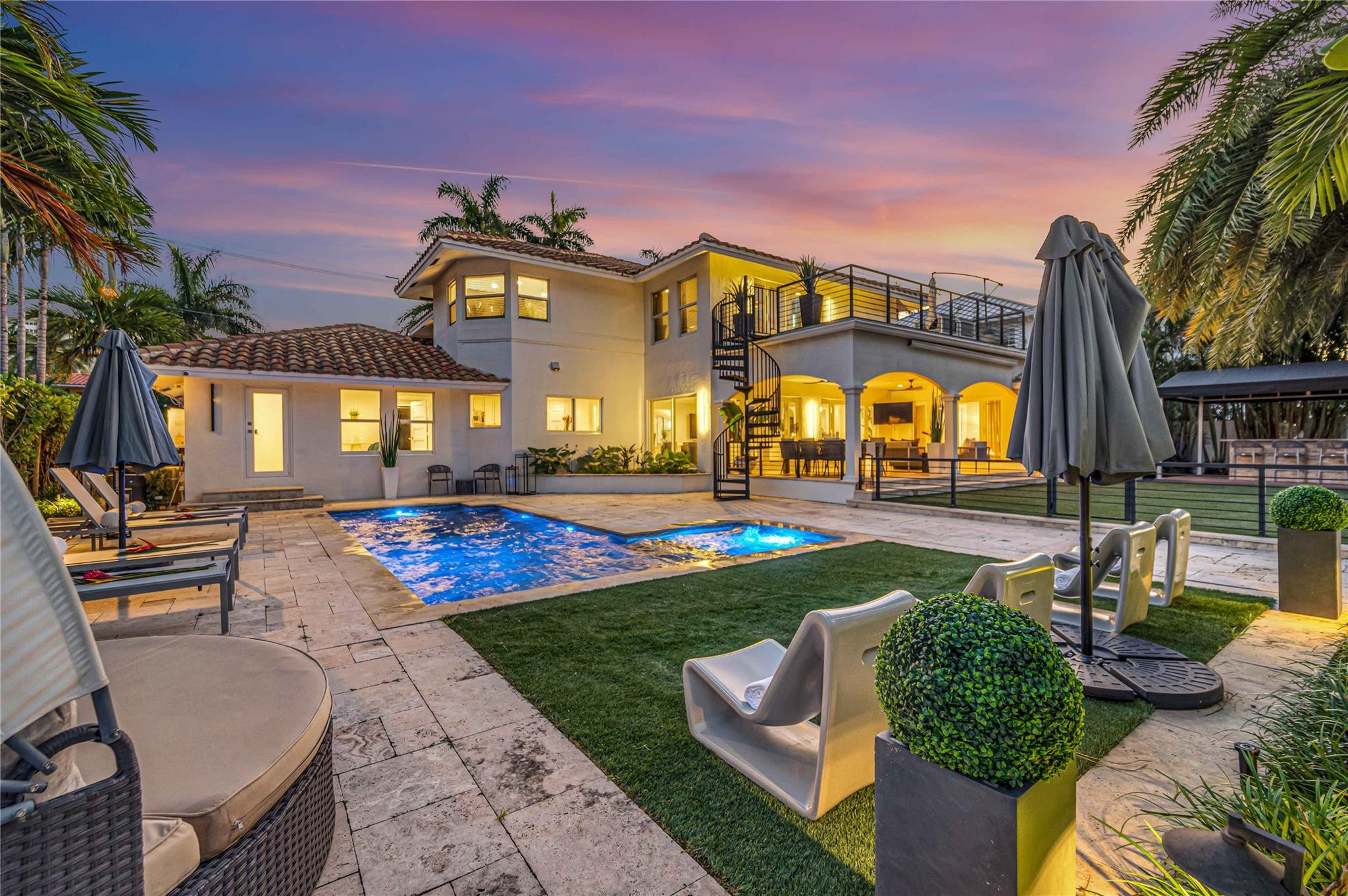 2323 Delmar Pl
