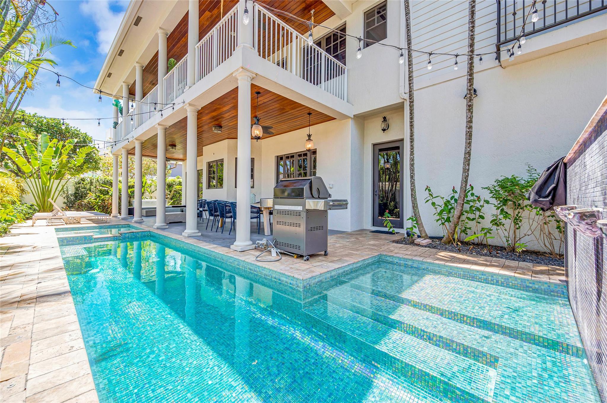 1958 Harbourview Dr.
