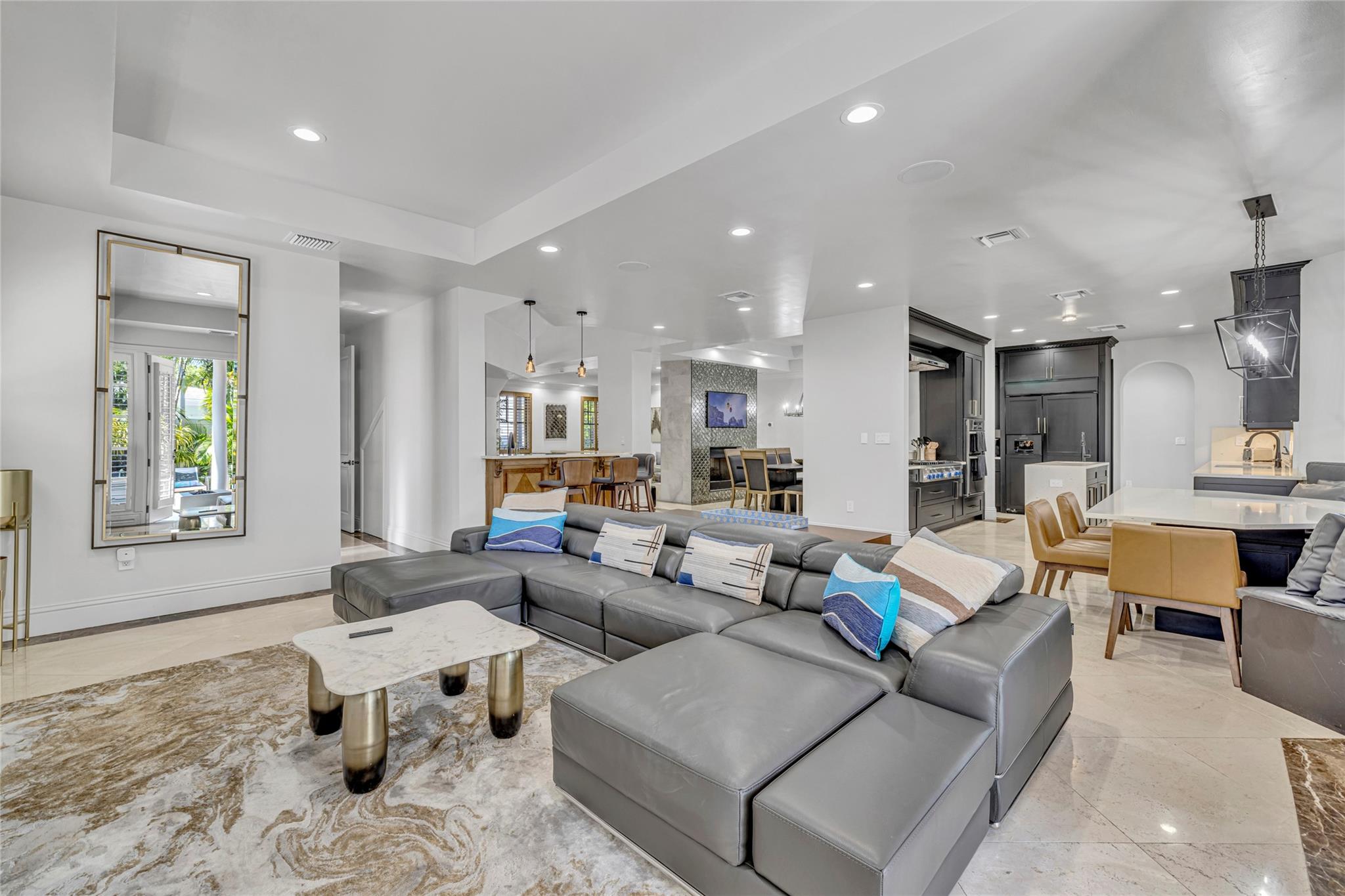 1958 Harbourview Dr.