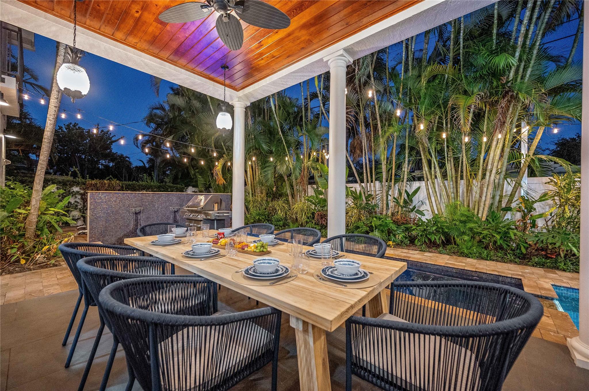 1958 Harbourview Dr.