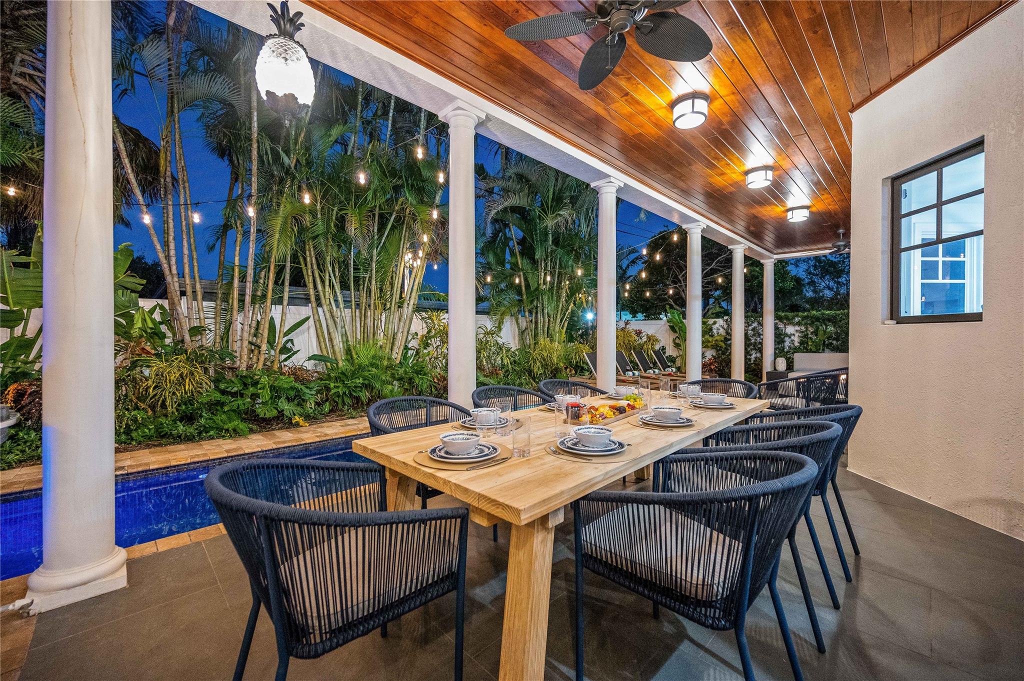 1958 Harbourview Dr.