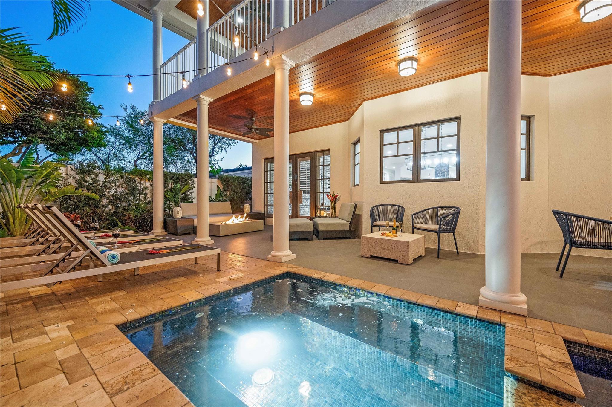 1958 Harbourview Dr.