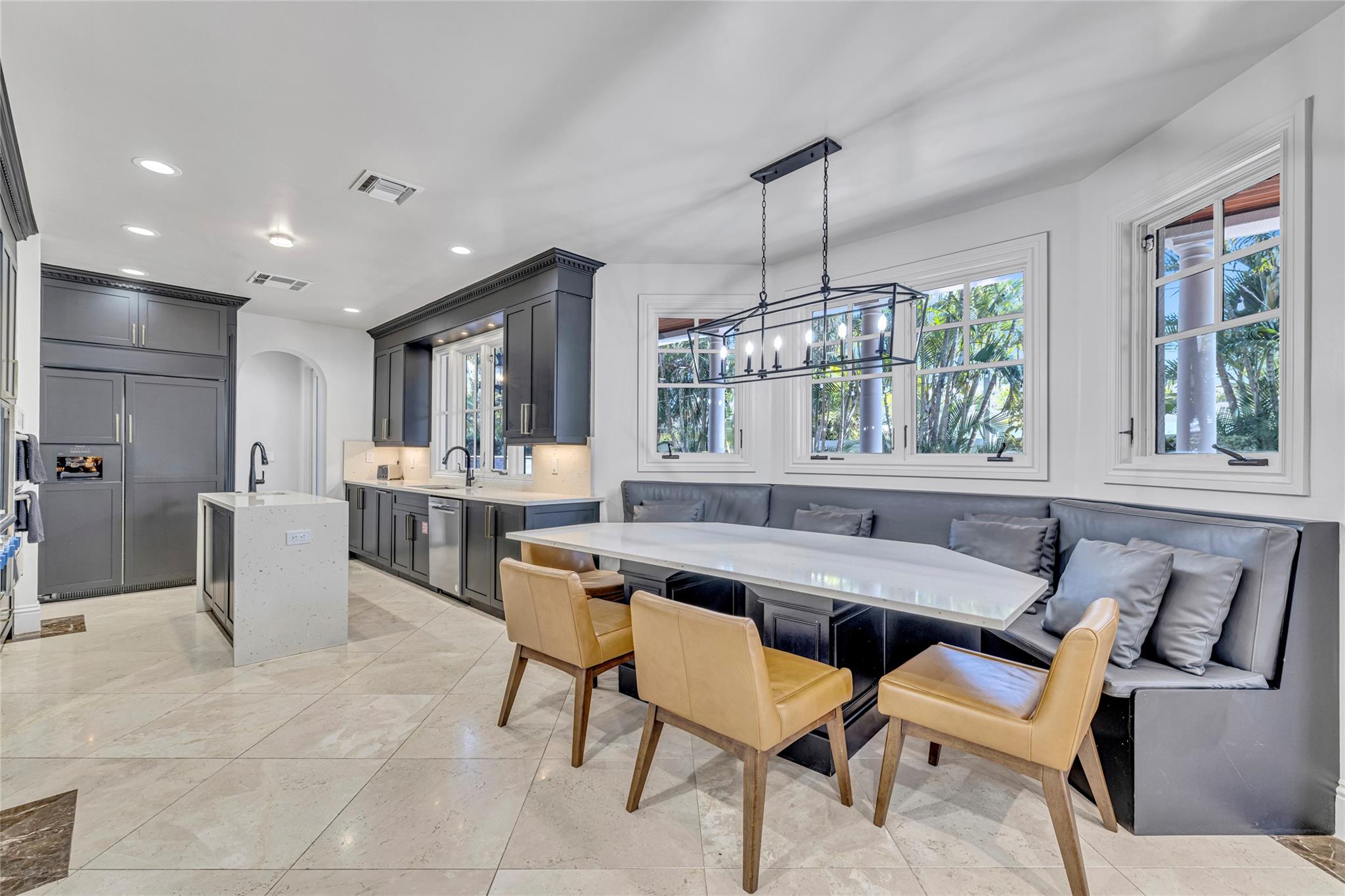 1958 Harbourview Dr.