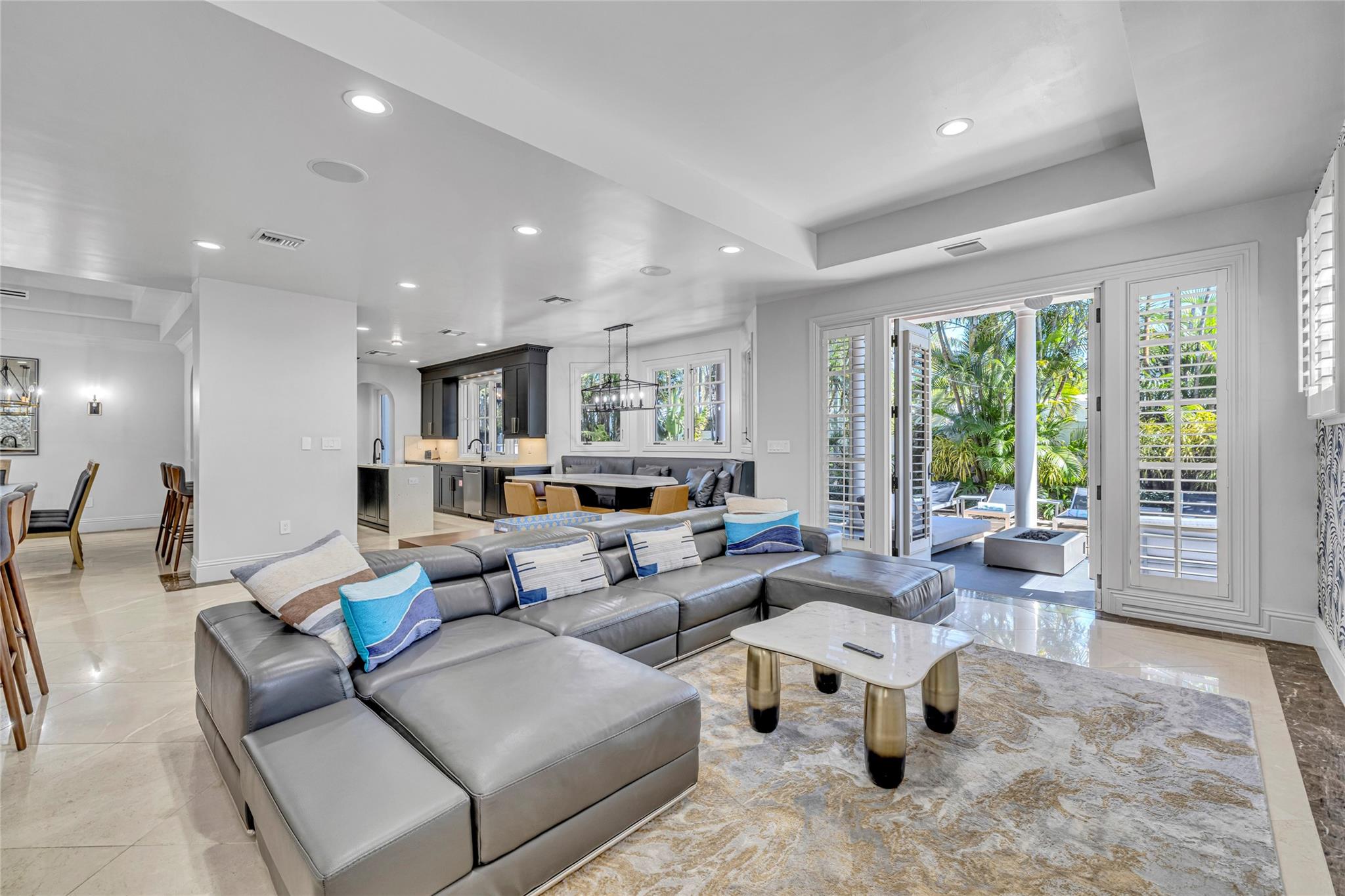 1958 Harbourview Dr.