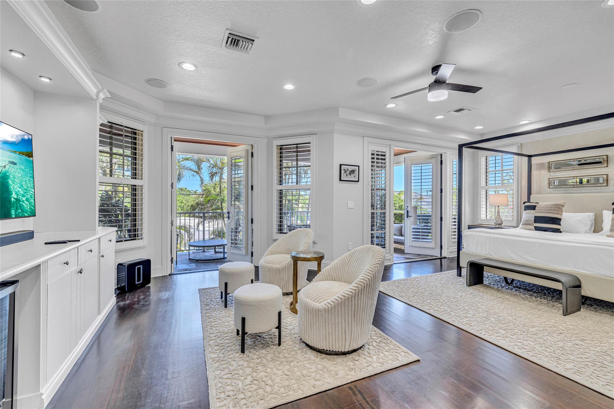 1958 Harbourview Dr.
