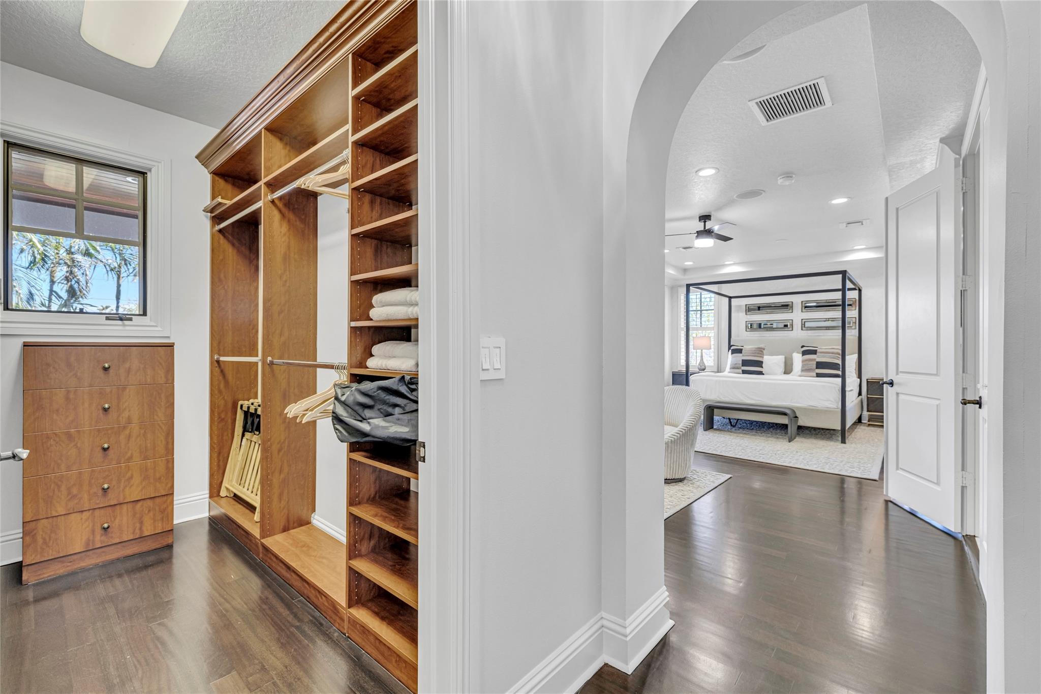 1958 Harbourview Dr.