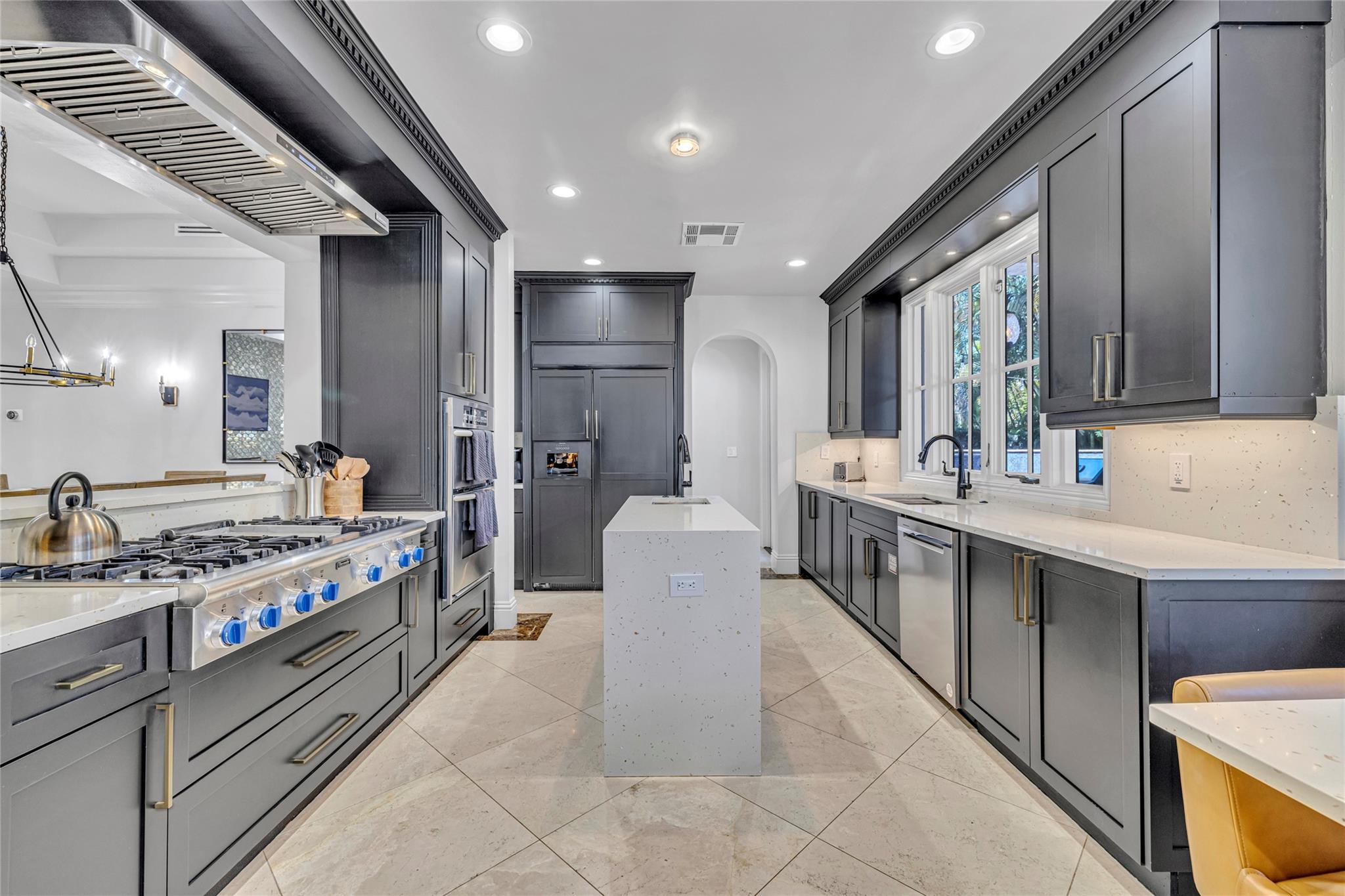 1958 Harbourview Dr.