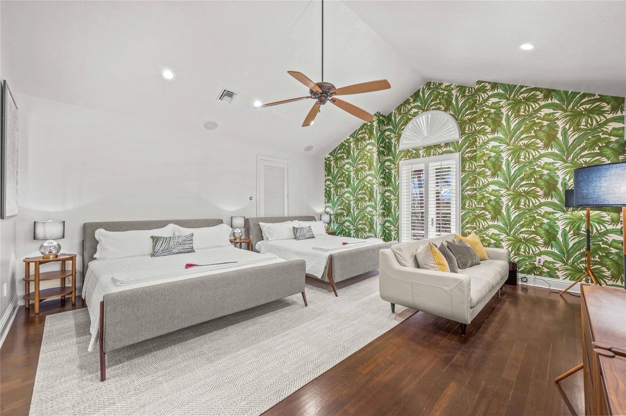 1958 Harbourview Dr.