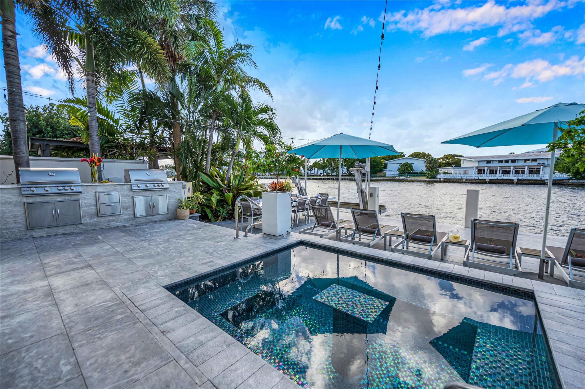 1317 Middle River Dr