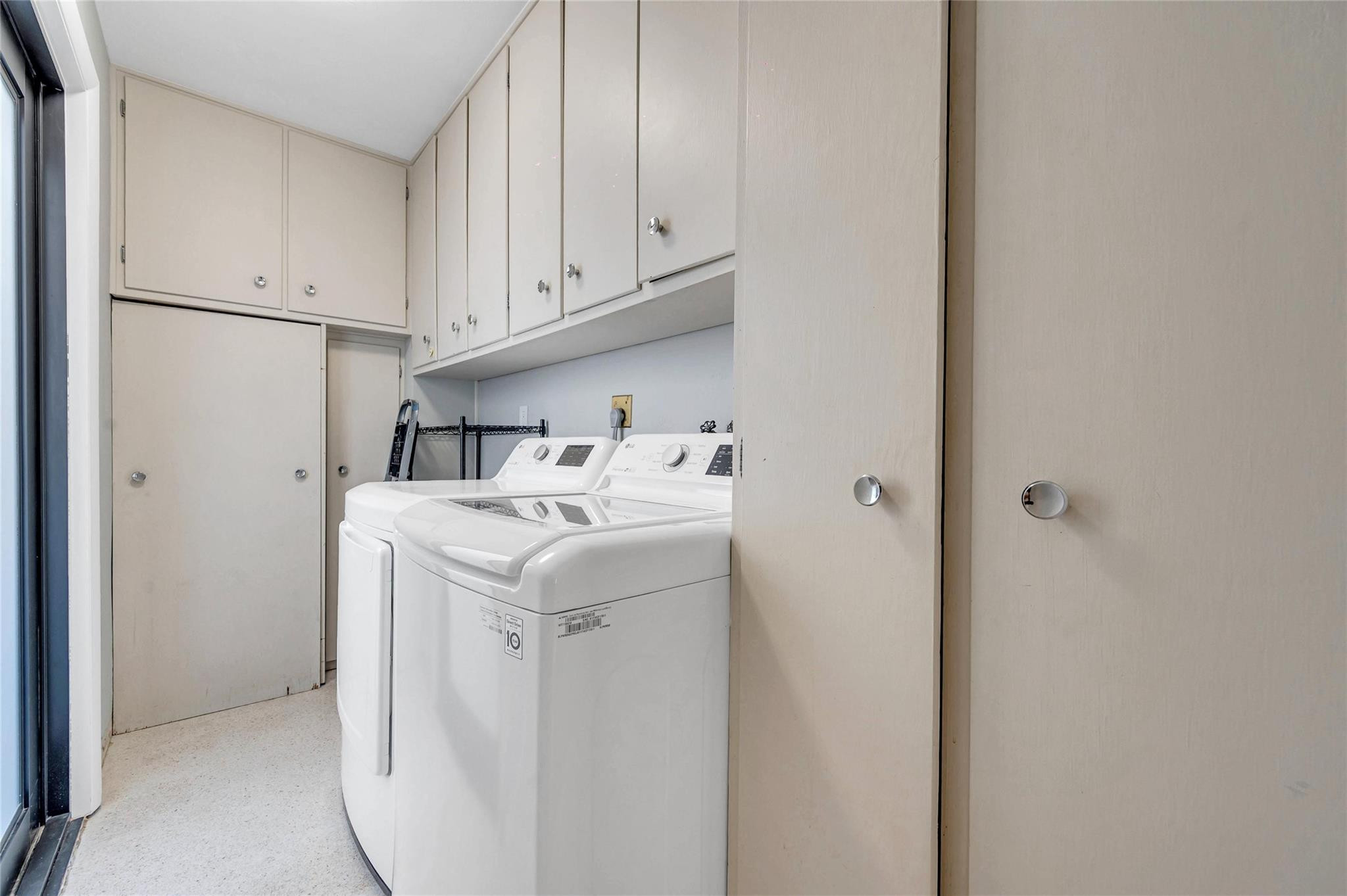 1950 Harbourview Dr