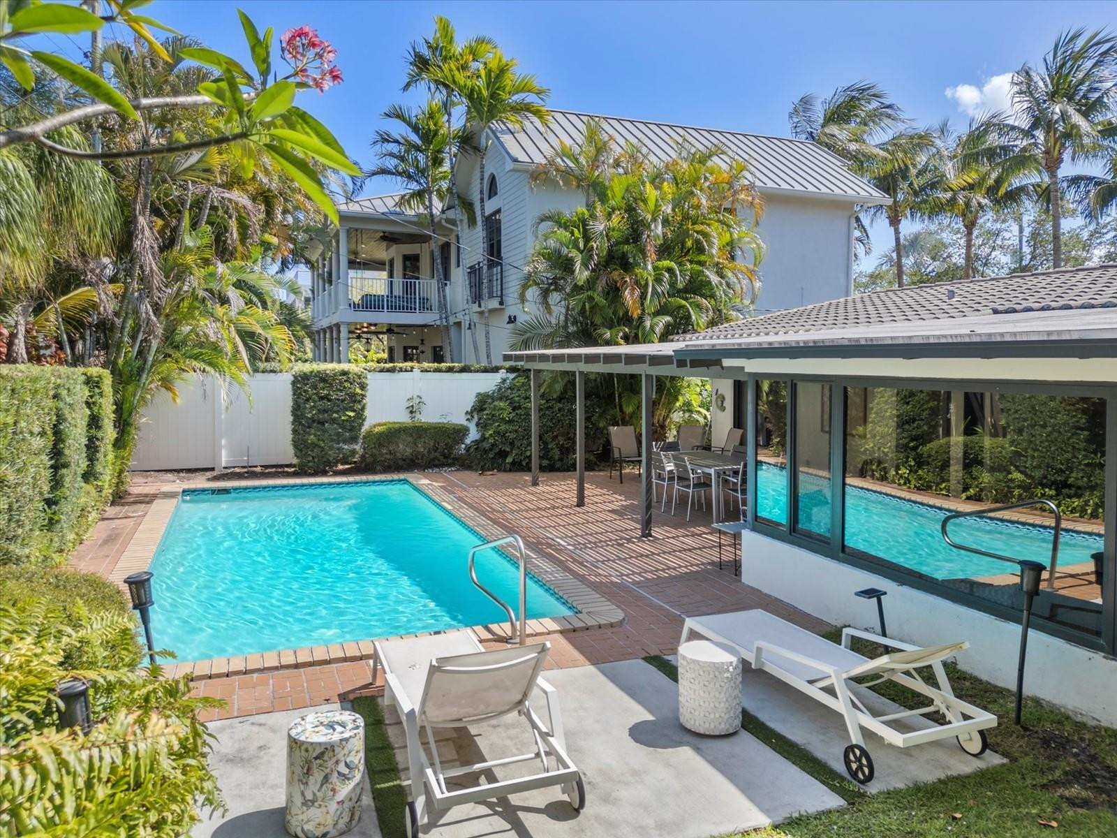 1950 Harbourview Dr