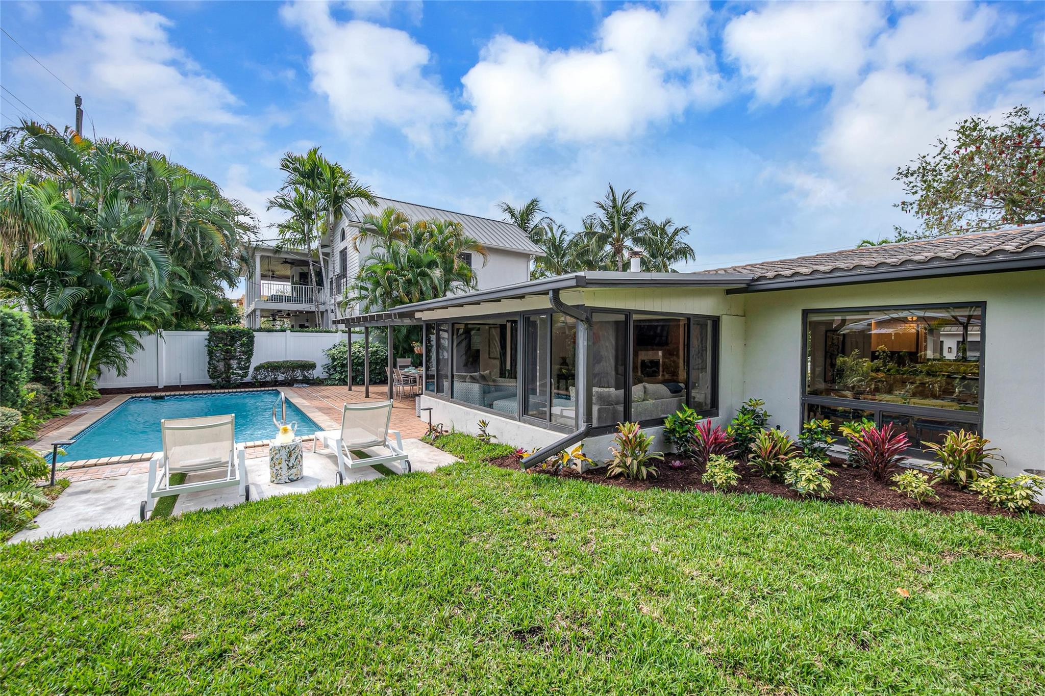 1950 Harbourview Dr