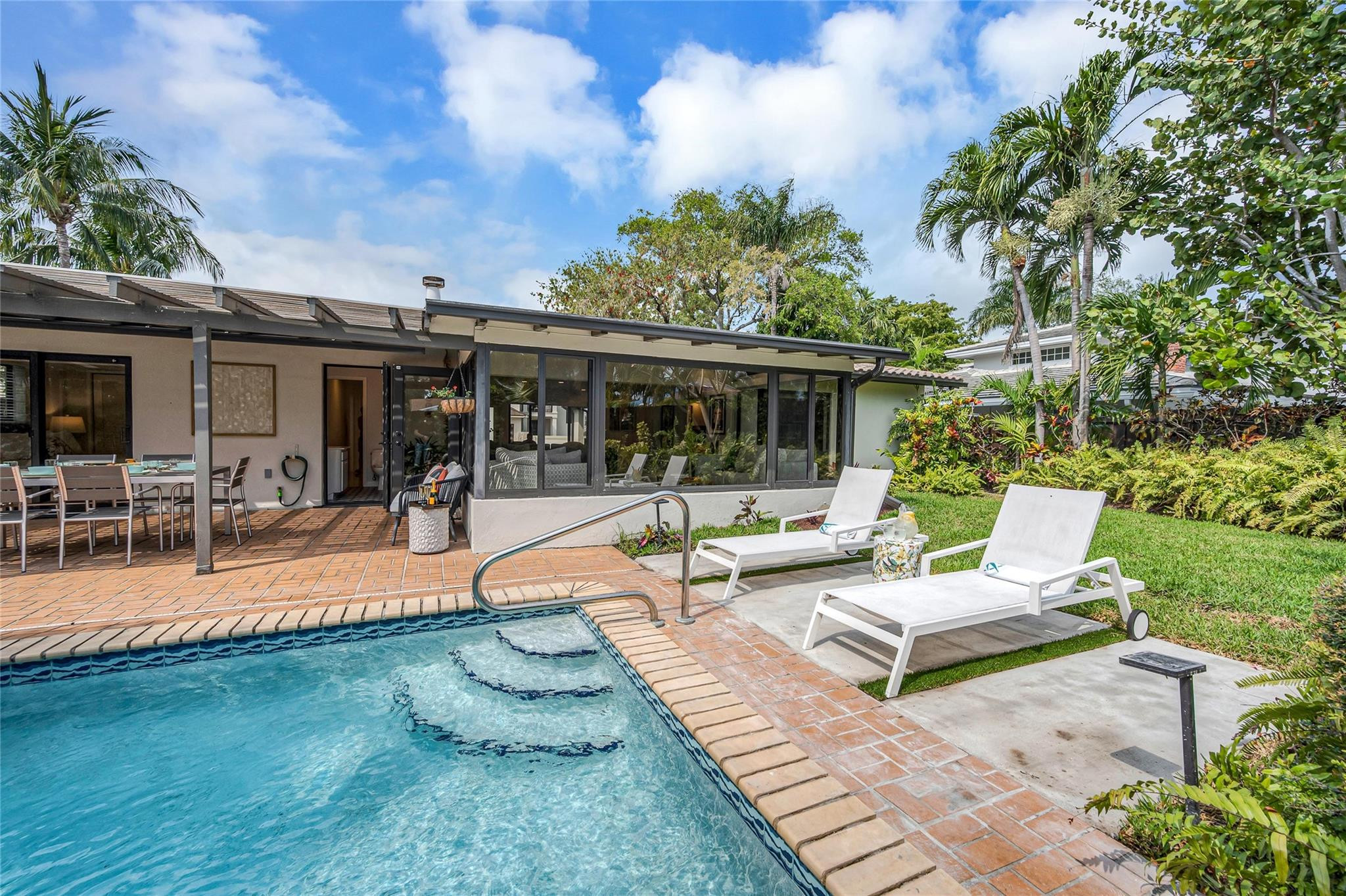 1950 Harbourview Dr