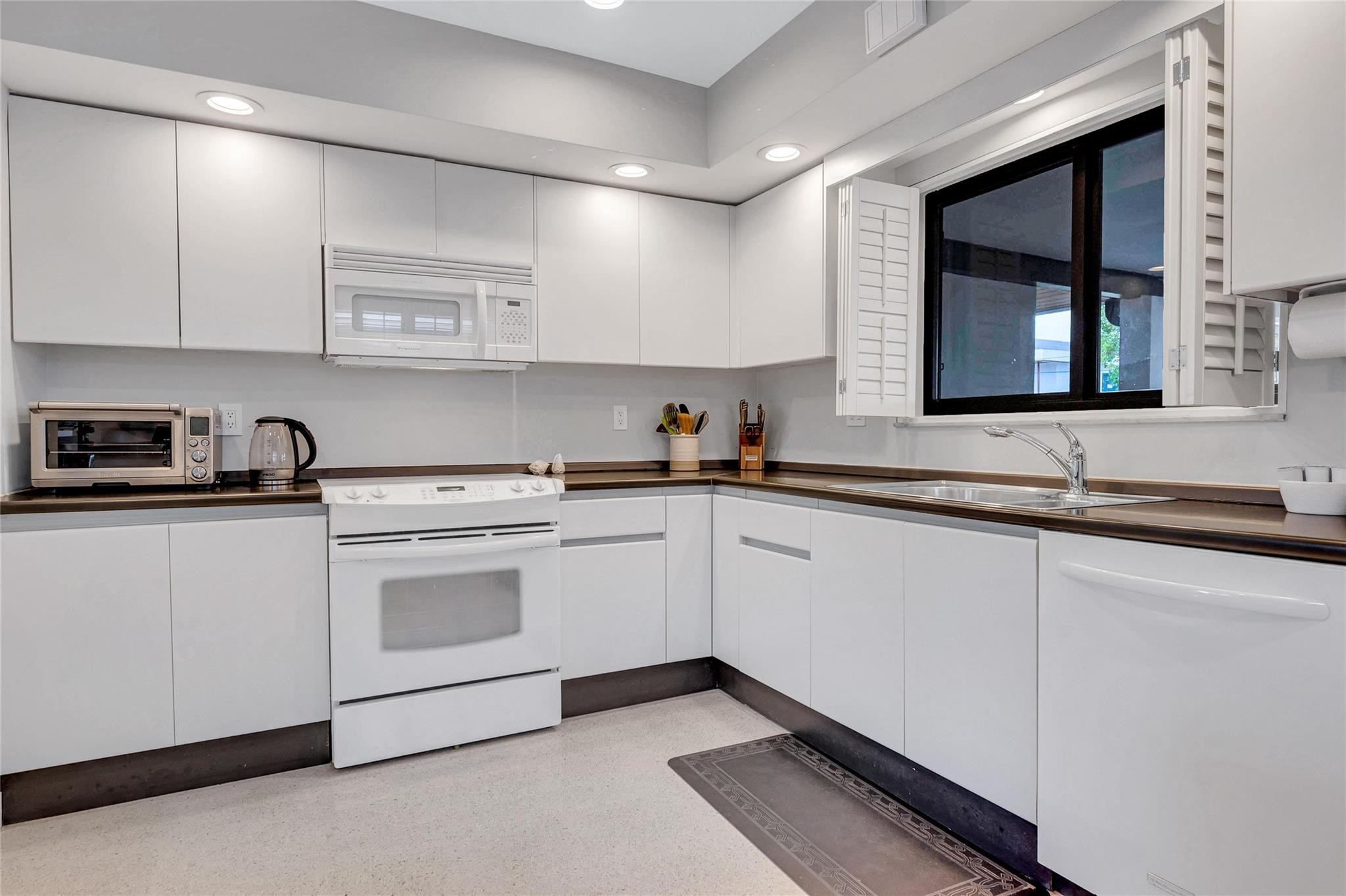 1950 Harbourview Dr