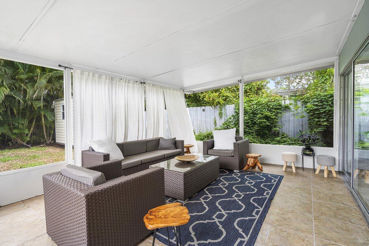 233 Lake Terrace