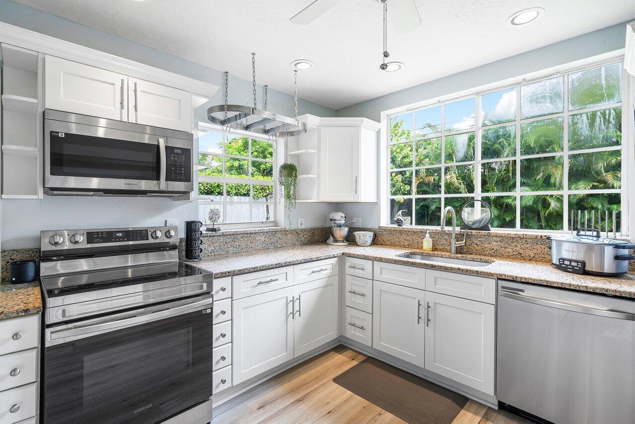 233 Lake Terrace