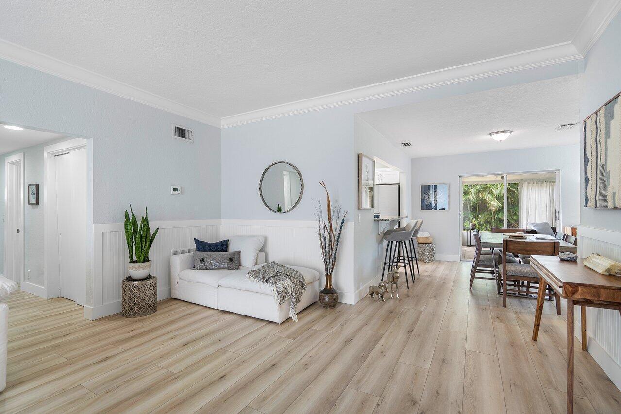 233 Lake Terrace
