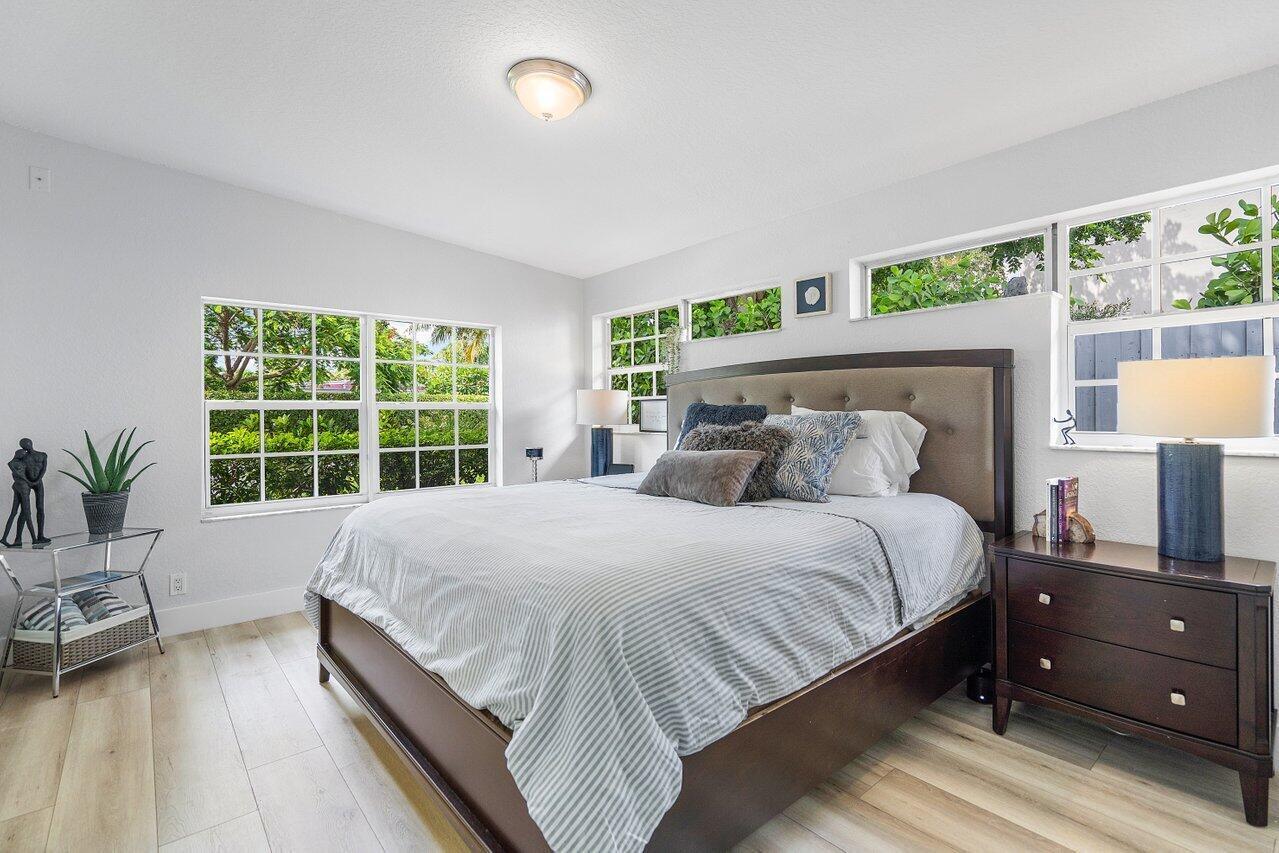 233 Lake Terrace
