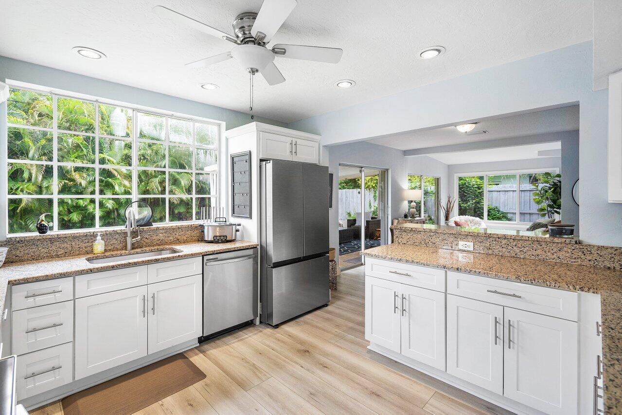233 Lake Terrace
