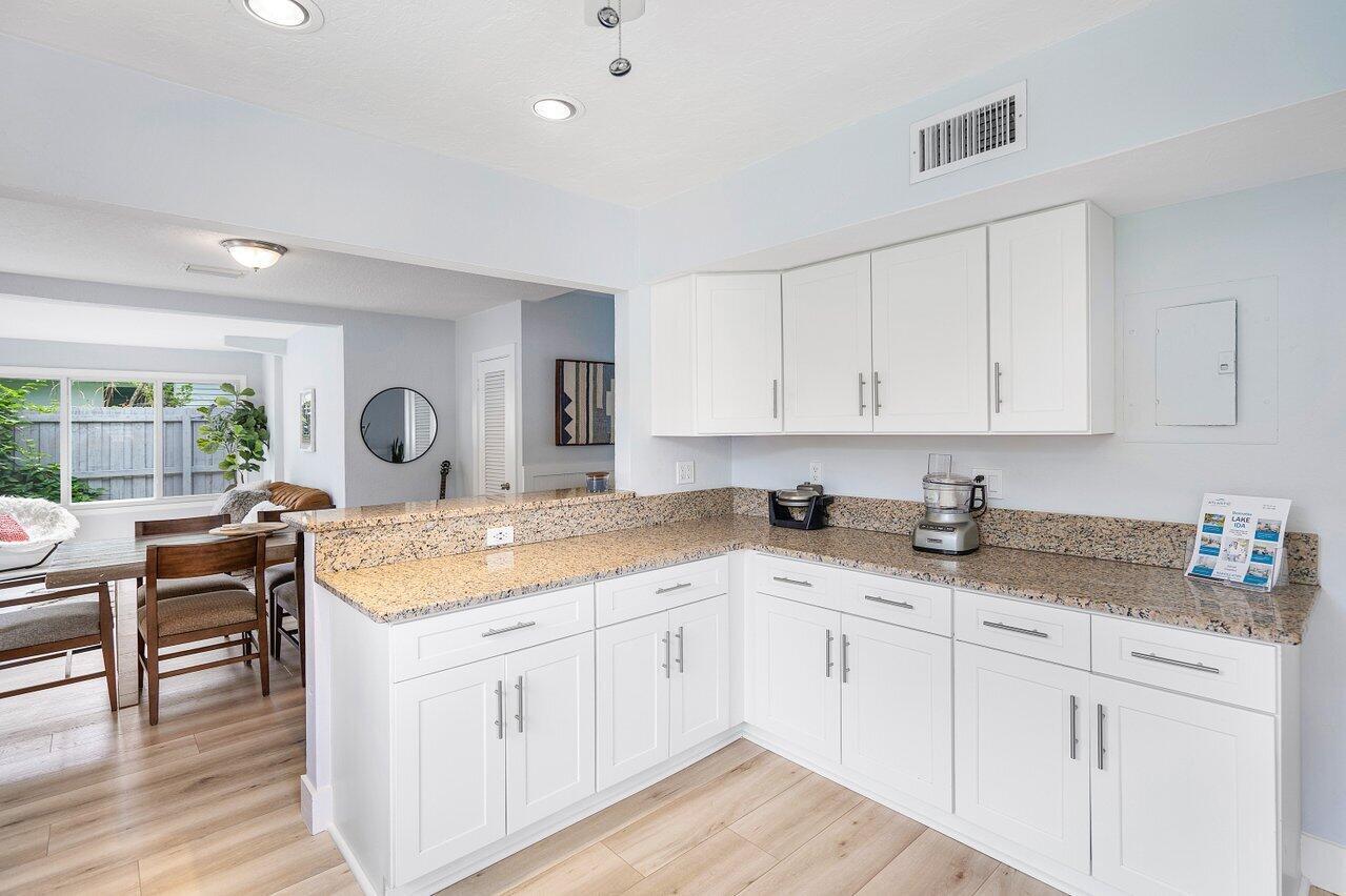 233 Lake Terrace
