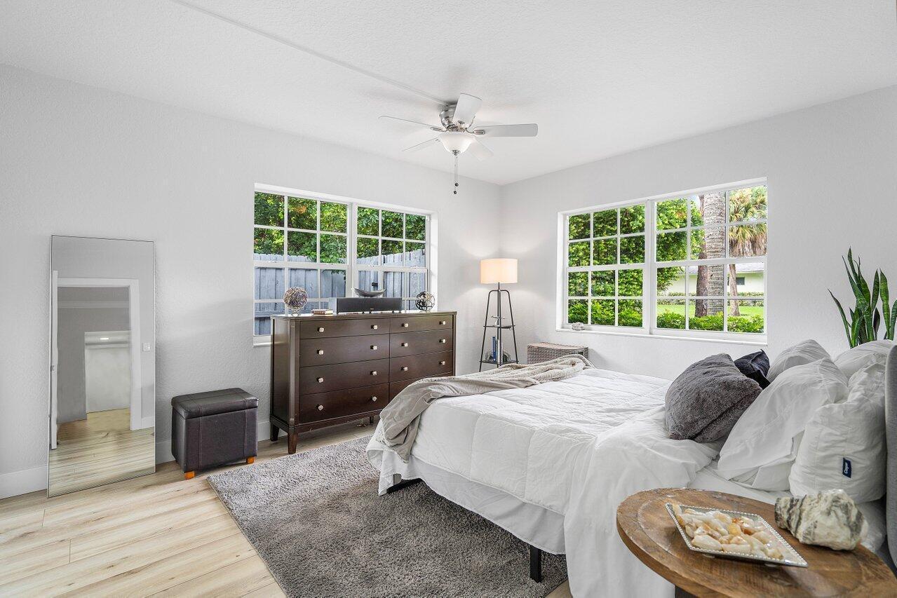 233 Lake Terrace