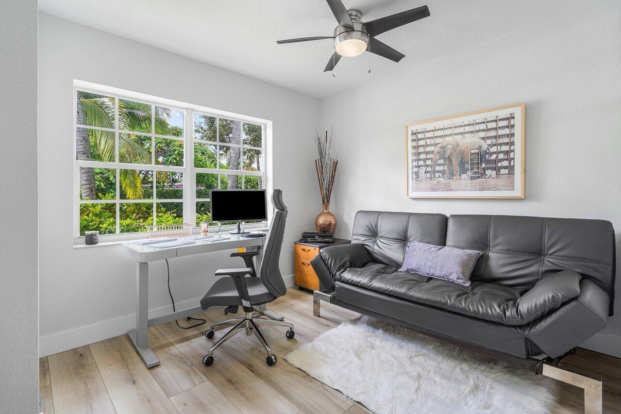233 Lake Terrace