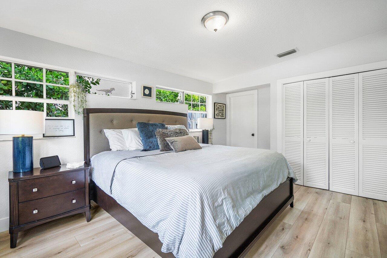 233 Lake Terrace