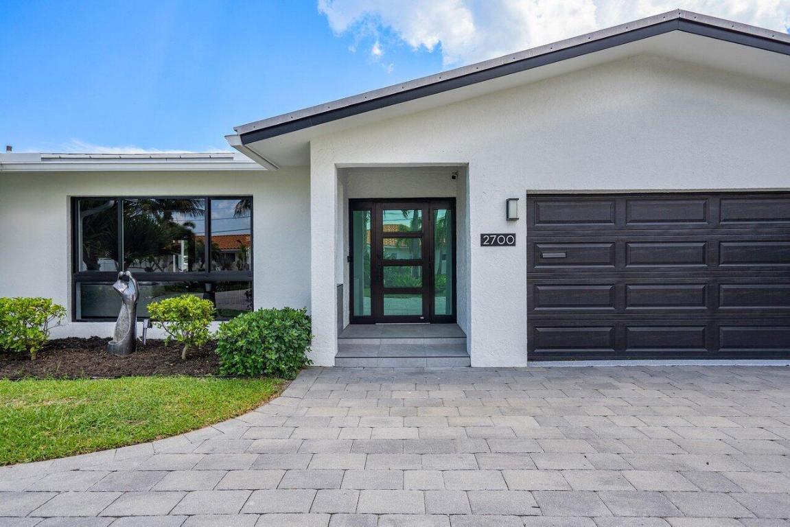 2700 NE 8 Court