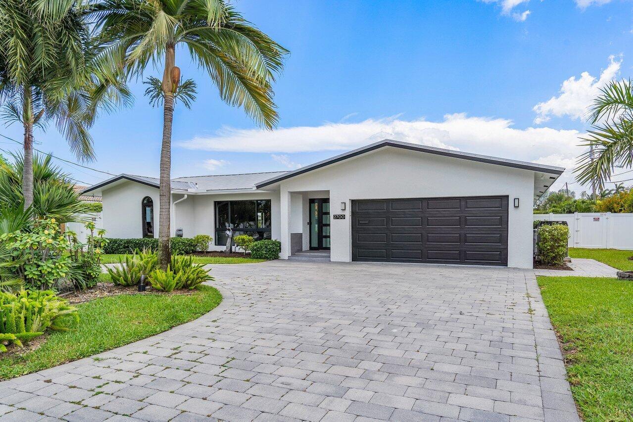 2700 NE 8 Court