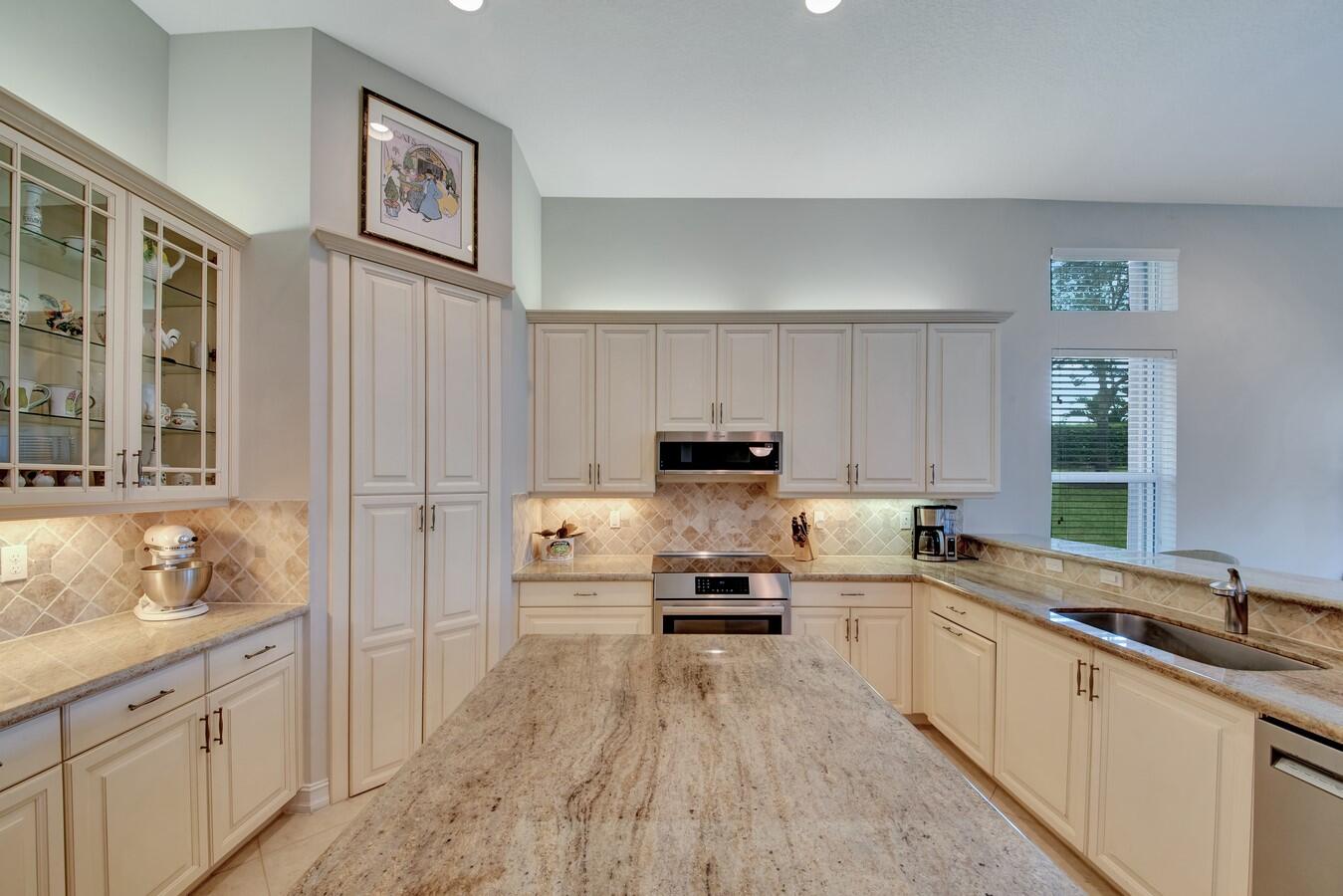 9867 Bluefield Drive